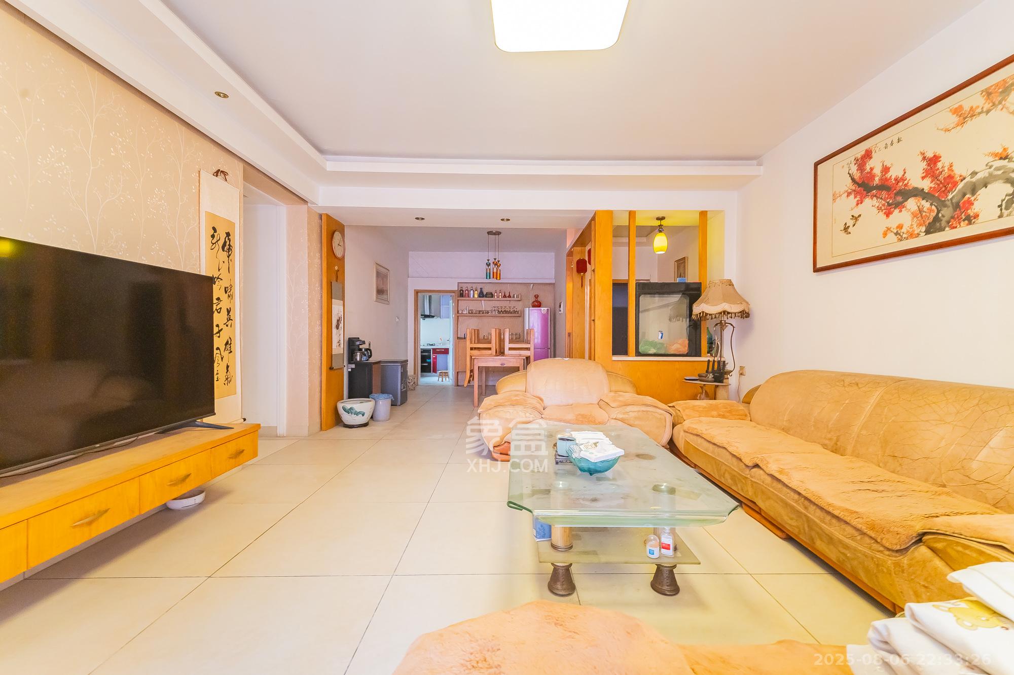 广泰家园  3室2厅2卫    63.6万 广泰家园  3室2厅2卫    63.6万客厅