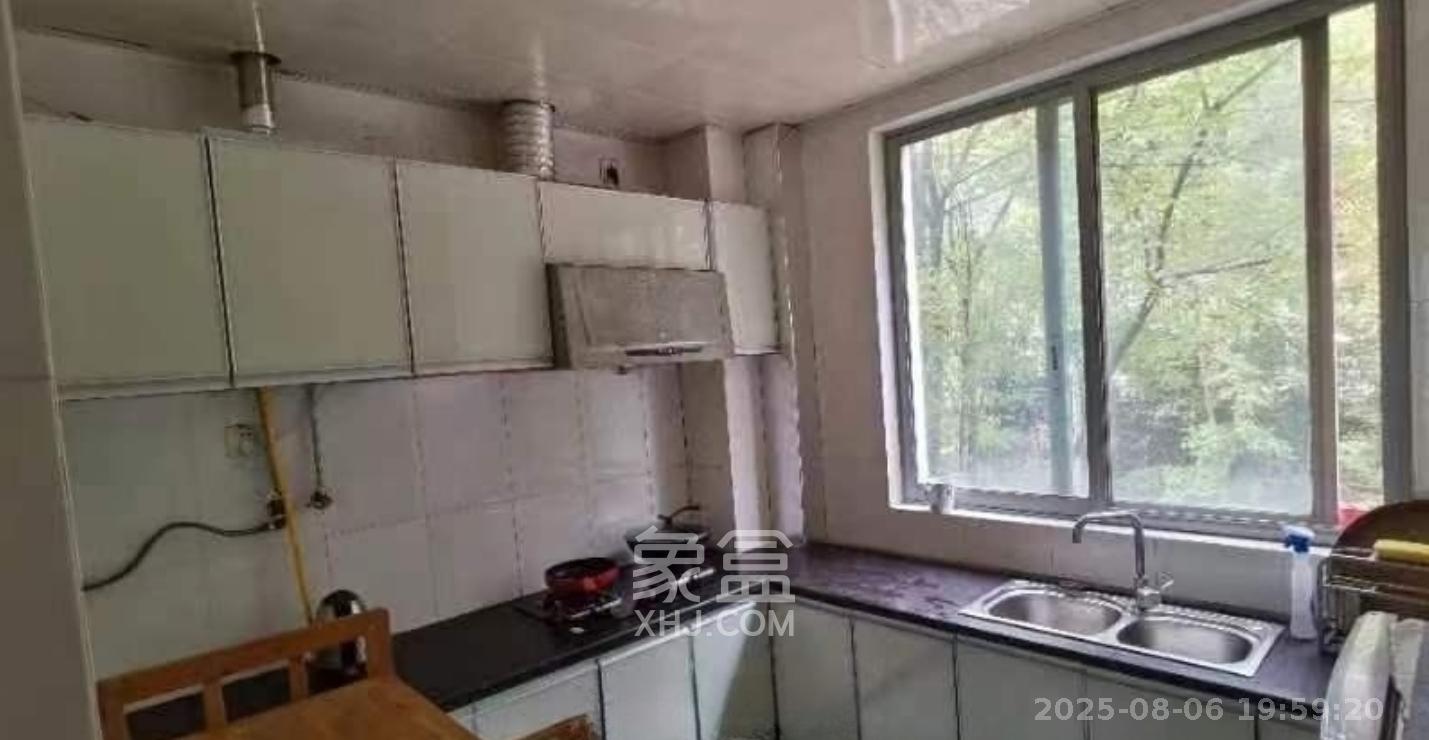 阳光100二期  3室2厅1卫   2300.00元/月室内图