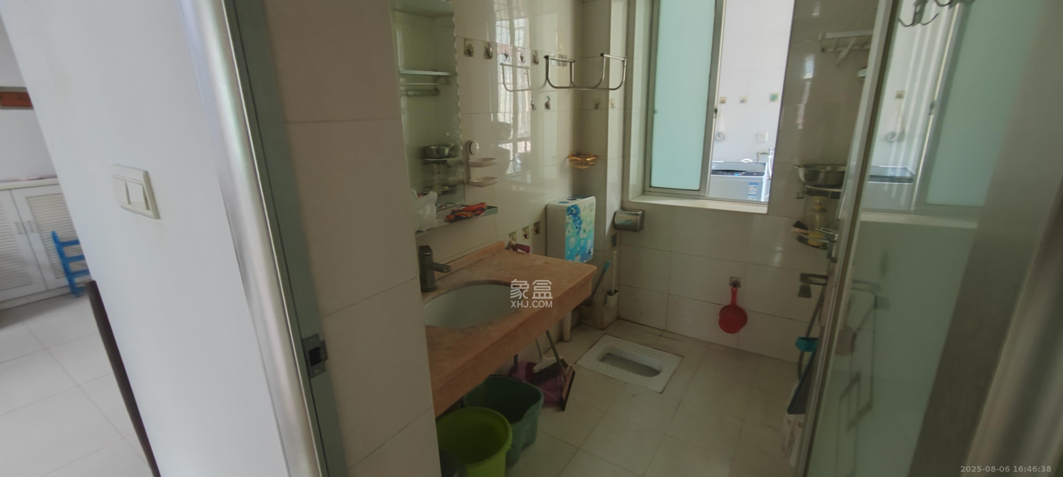 青青家园  3室2厅2卫    1600.0元/月室内图