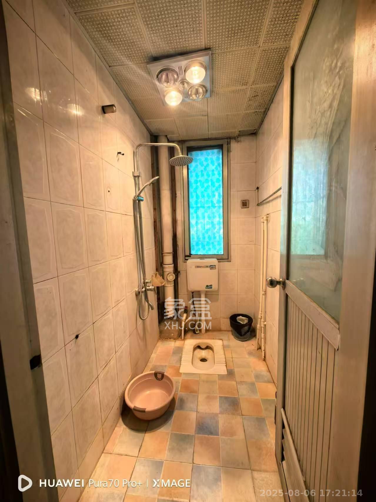 雨花区检察院宿舍  4室2厅2卫    2100.0元/月 雨花区检察院宿舍  4室2厅2卫    2100.0元/月室内图