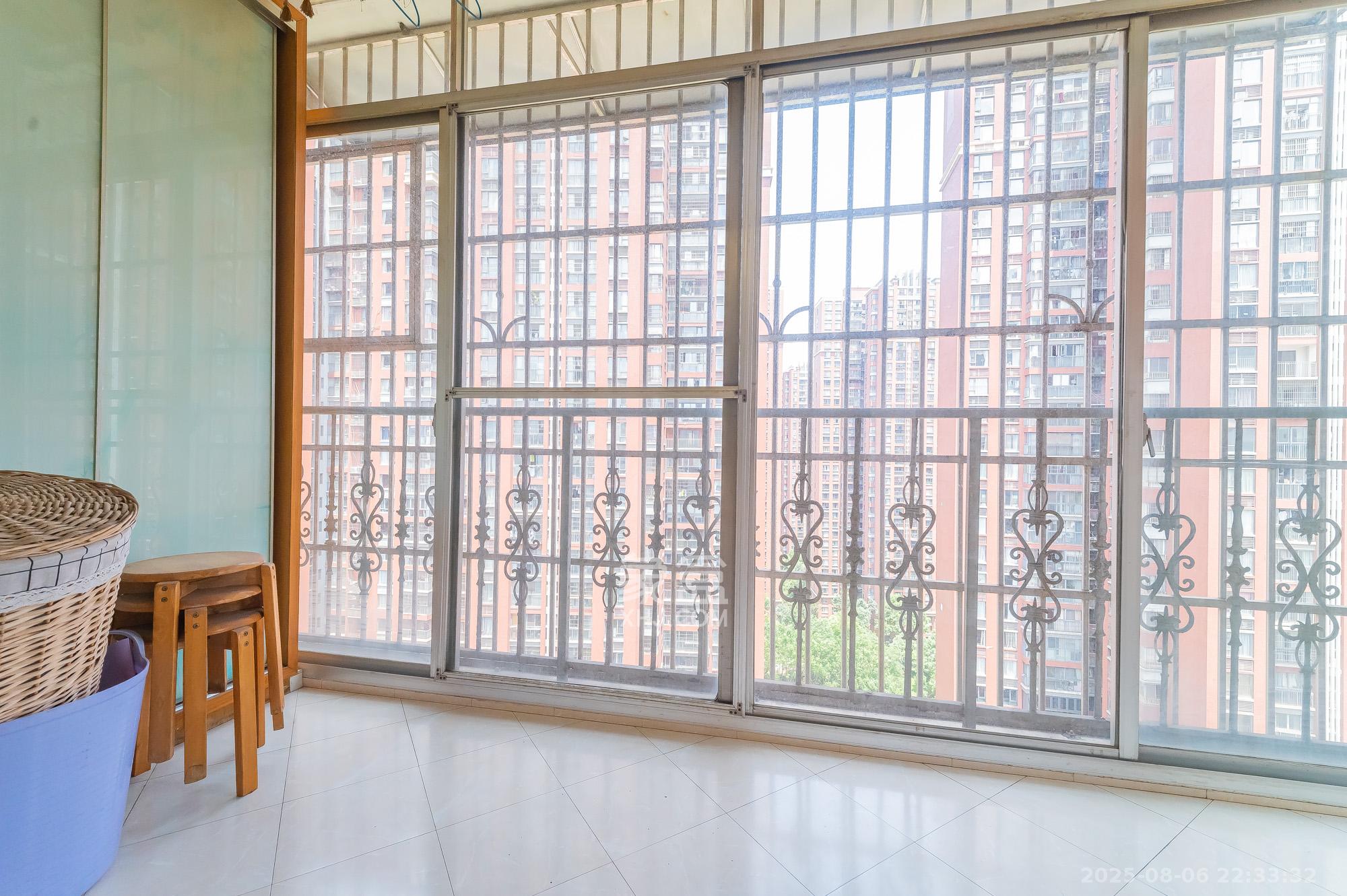 广泰家园  3室2厅2卫    63.6万 广泰家园  3室2厅2卫    63.6万阳台