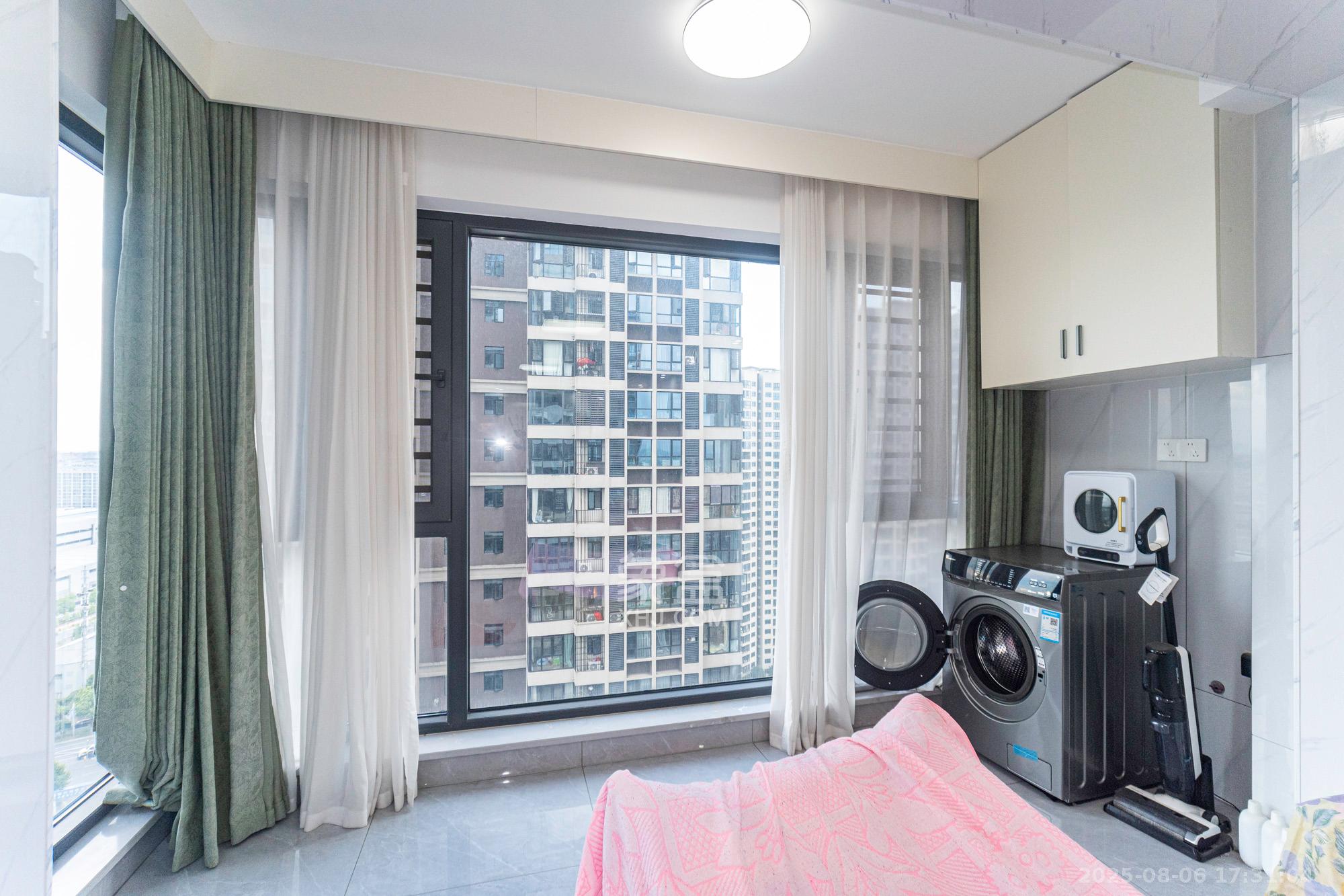 盛地东方芯府 3室2厅1卫 79.8万 盛地东方芯府 3室2厅1卫 79.8万阳台