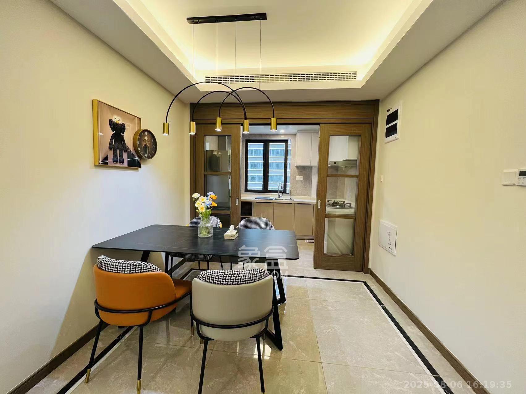 龙湖铂金中心(龙湖春江郦城) 3室2厅2卫 6500.00元/月 龙湖铂金中心(龙湖春江郦城) 3室2厅2卫 6500.00元/月室内图