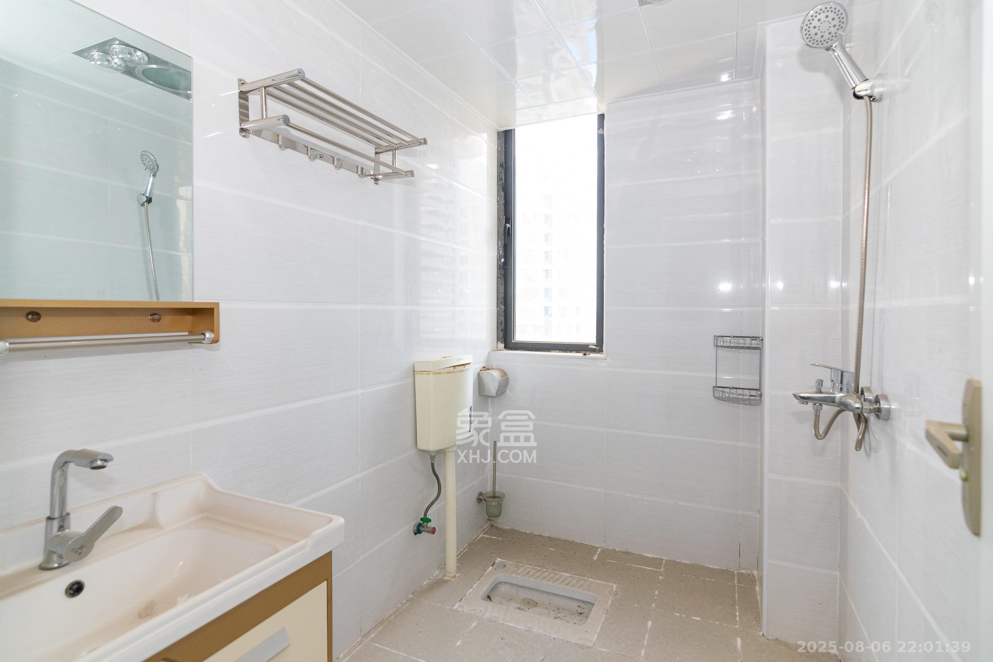 中粮自然天城 4室2厅1卫 108.0万 中粮自然天城 4室2厅1卫 108.0万卫生间