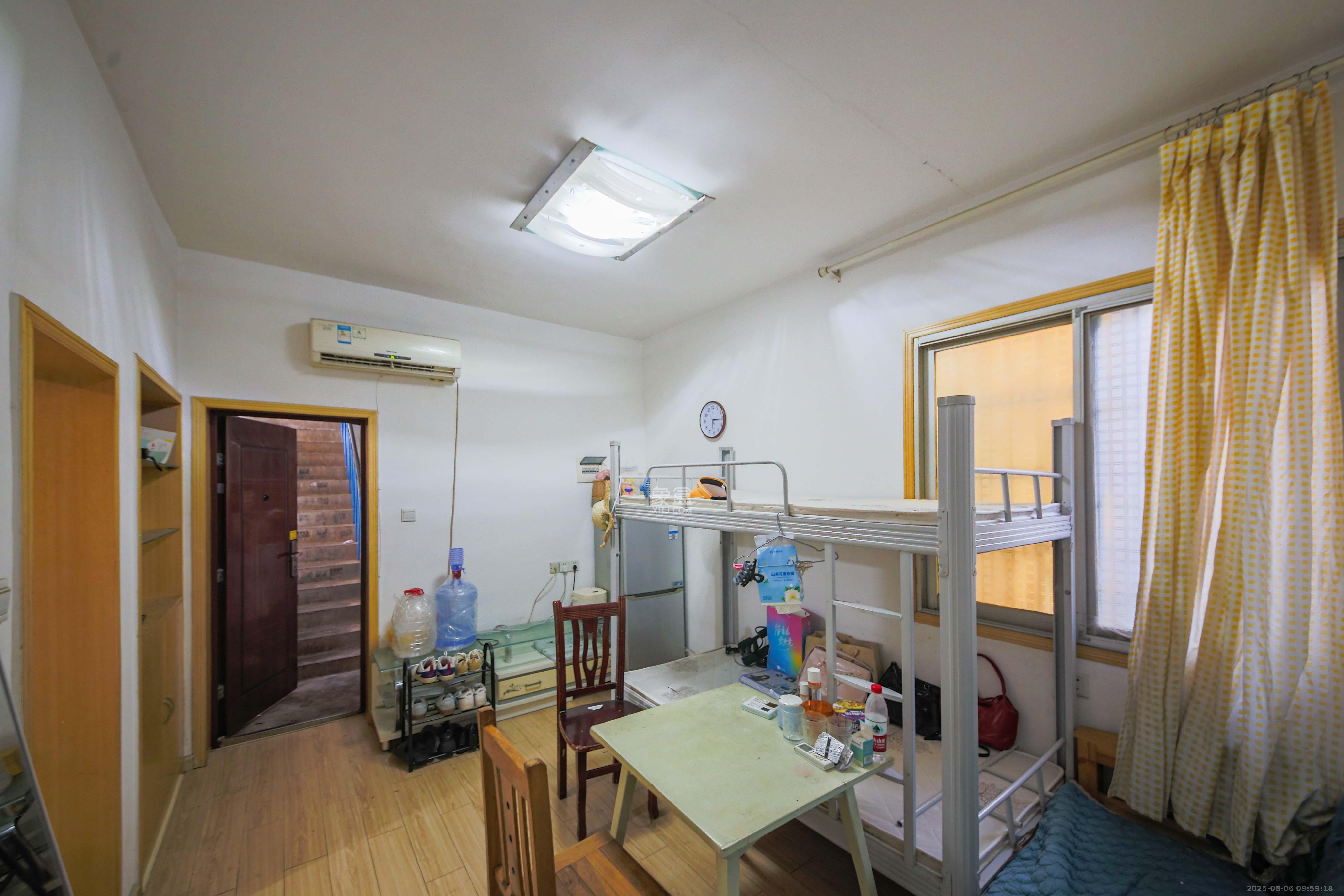 湖南省第三工程有限公司长沙分公司宿舍  2室1厅1卫    33.0万客厅