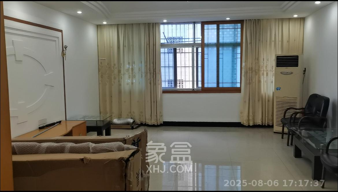 富绿山庄  4室2厅2卫   2600.00元/月