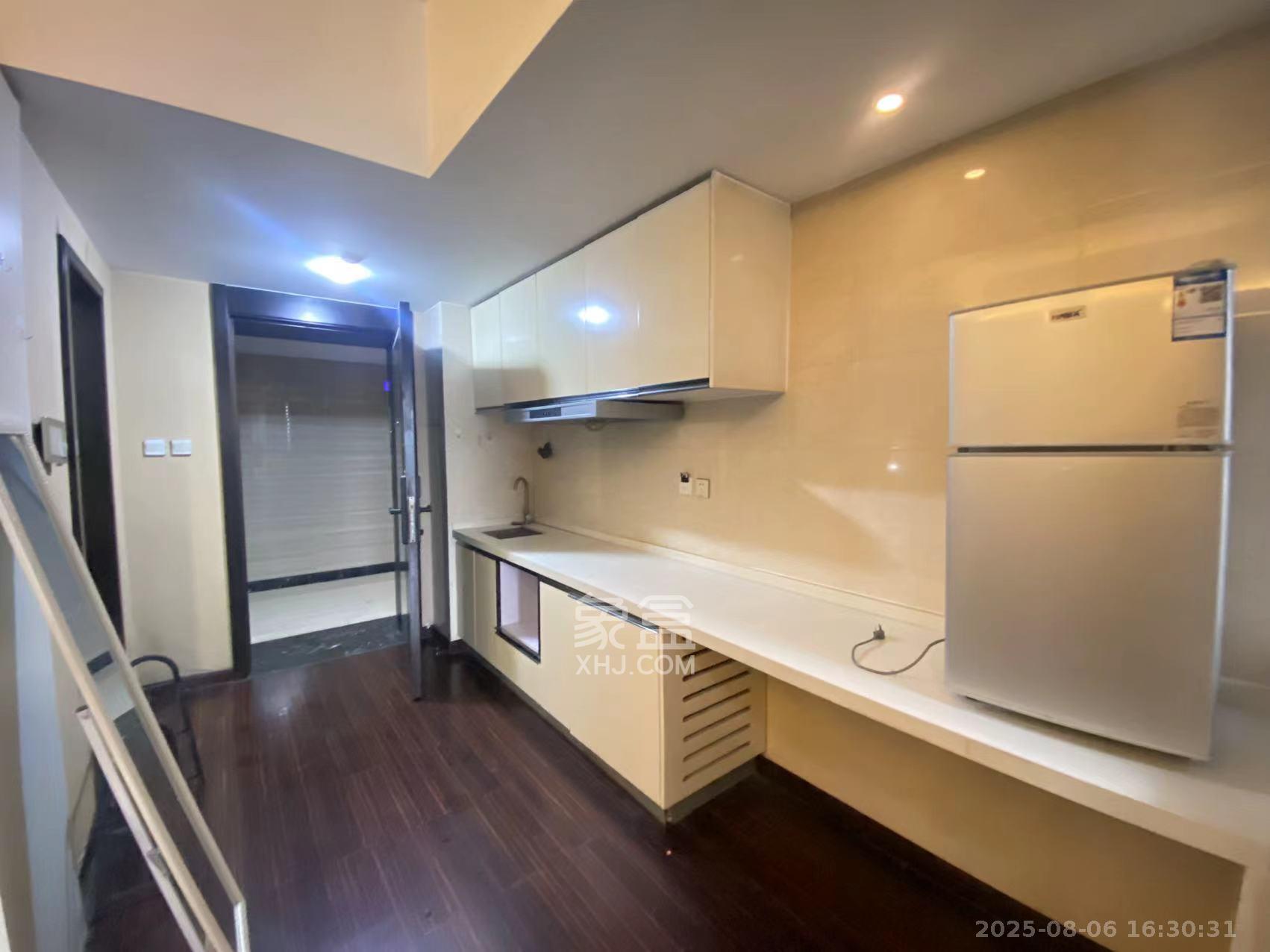 德思勤城市广场(宝格丽公寓)  1室1厅1卫    1800.0元/月 德思勤城市广场(宝格丽公寓)  1室1厅1卫    1800.0元/月室内图