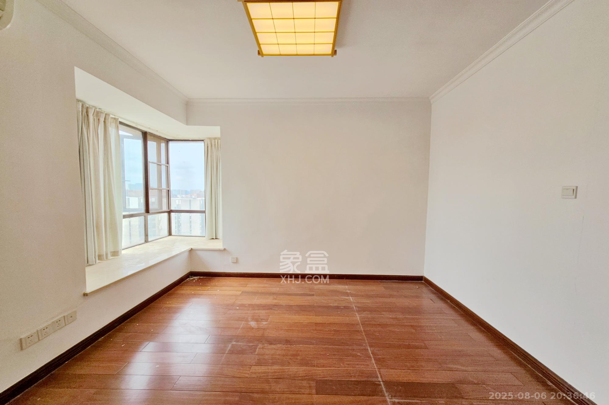 融科檀香山(融科紫檀、香山国际)  4室2厅2卫    189.0万 融科檀香山(融科紫檀、香山国际)  4室2厅2卫    189.0万卧室