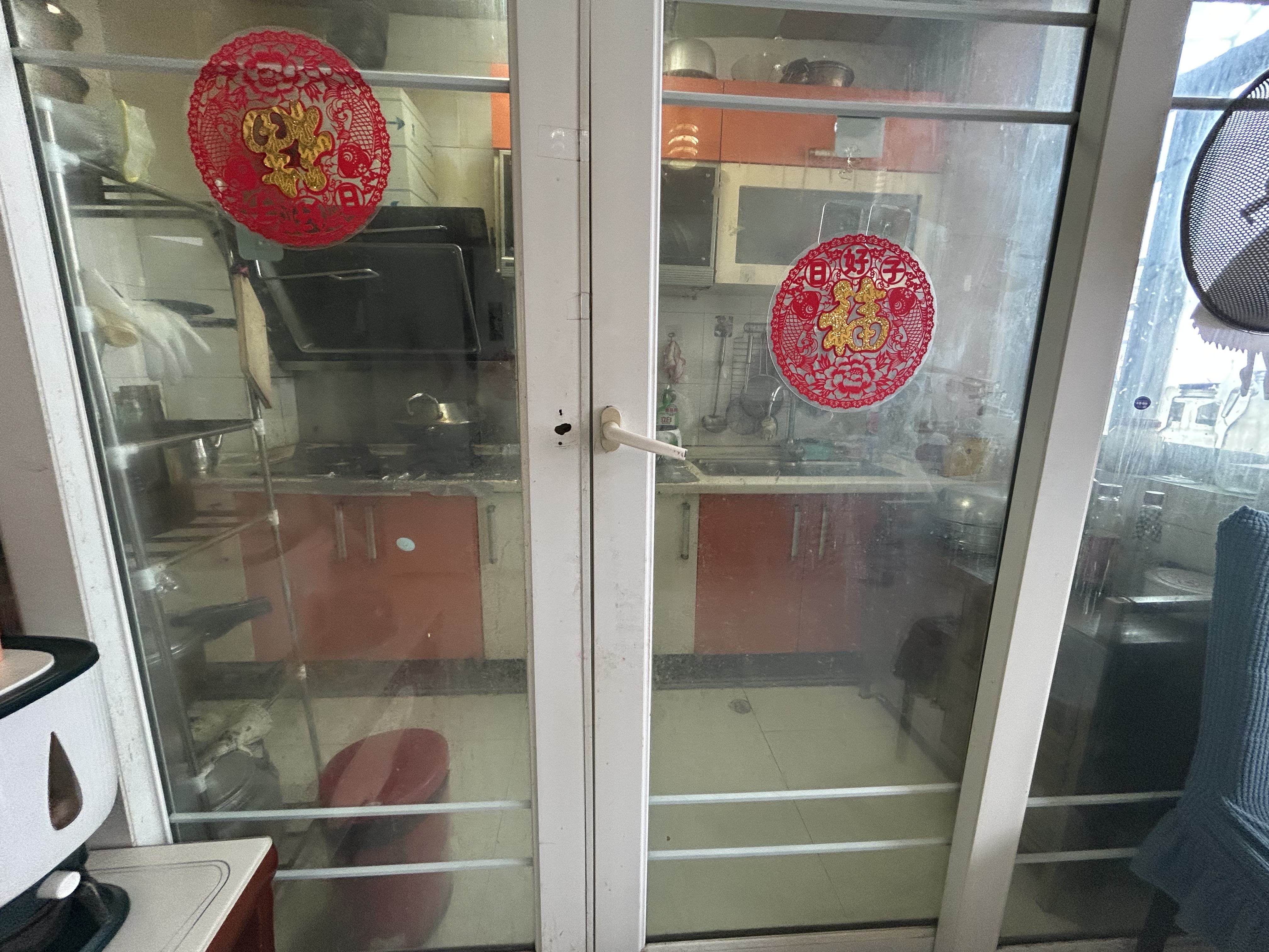 百欣小区  3室2厅2卫   50.00万客厅