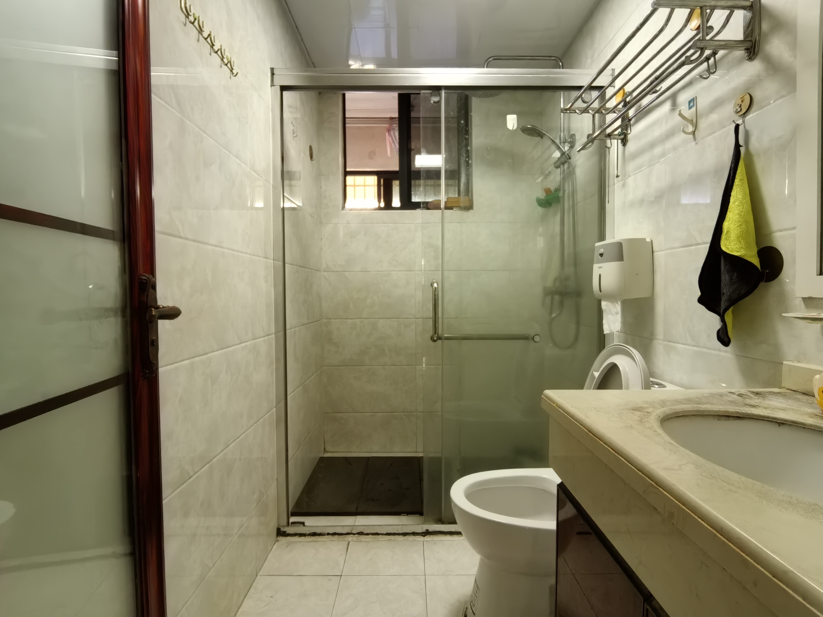 盛泰佳园  2室1厅1卫    2600.0元/月 盛泰佳园  2室1厅1卫    2600.0元/月室内图