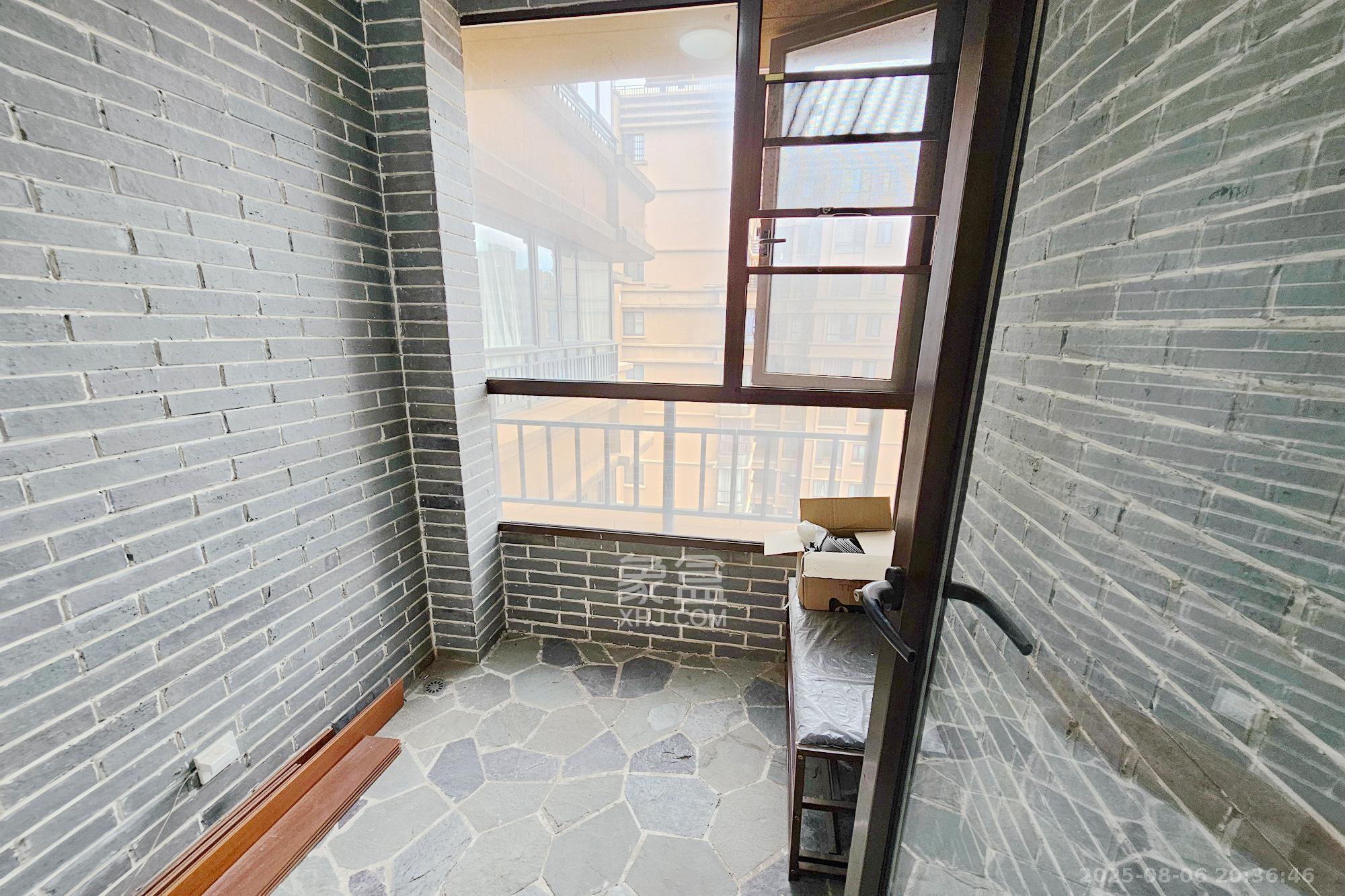 融科檀香山(融科紫檀、香山国际)  4室2厅2卫    189.0万 融科檀香山(融科紫檀、香山国际)  4室2厅2卫    189.0万阳台