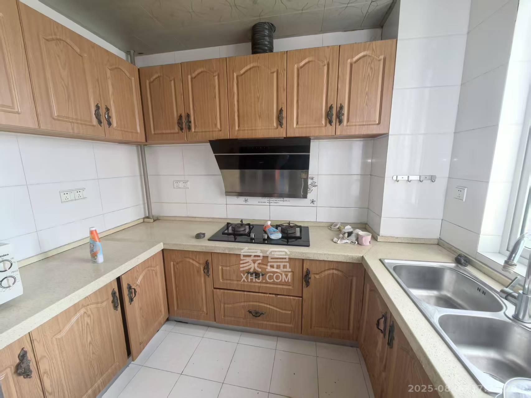 世景华庭  3室2厅2卫    1800.0元/月 世景华庭  3室2厅2卫    1800.0元/月室内图