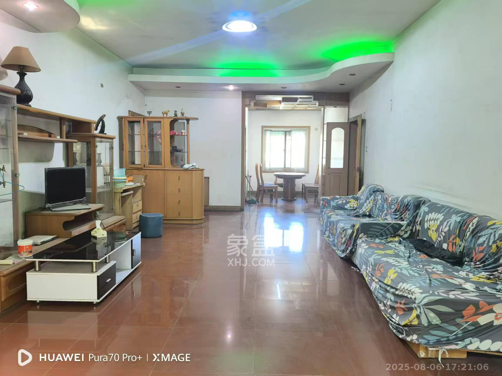 雨花区检察院宿舍  4室2厅2卫    2100.0元/月 雨花区检察院宿舍  4室2厅2卫    2100.0元/月室内图