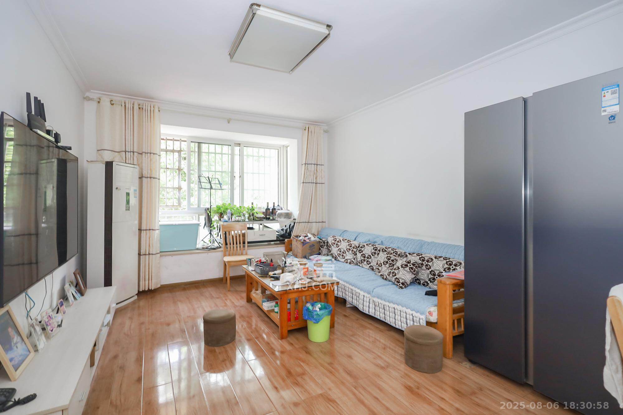 绿洲景芳  3室2厅1卫    95.0万 绿洲景芳  3室2厅1卫    95.0万客厅