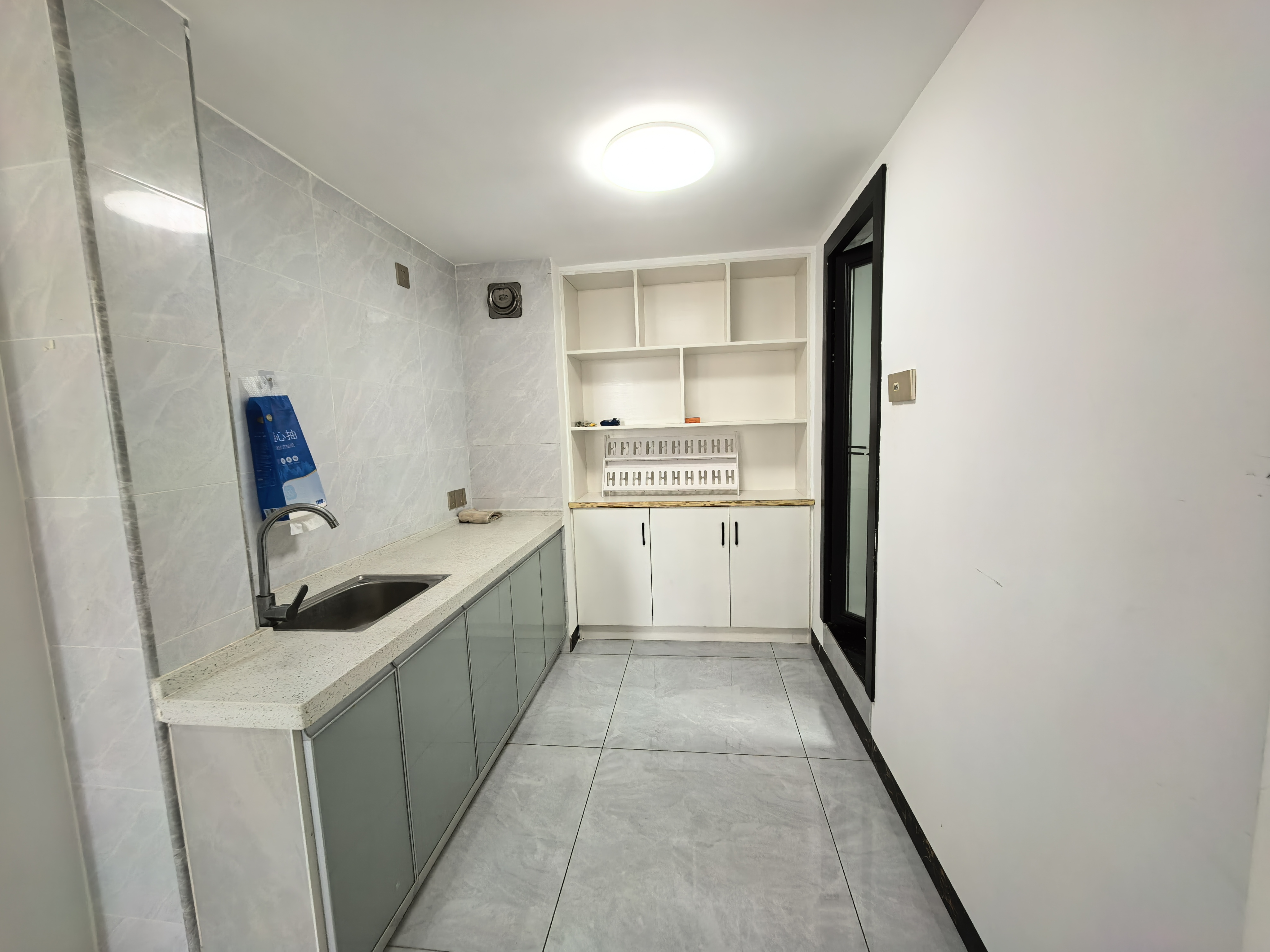 华润置地广场二期 2室2厅1卫 3500.0元/月 华润置地广场二期 2室2厅1卫 3500.0元/月户型图