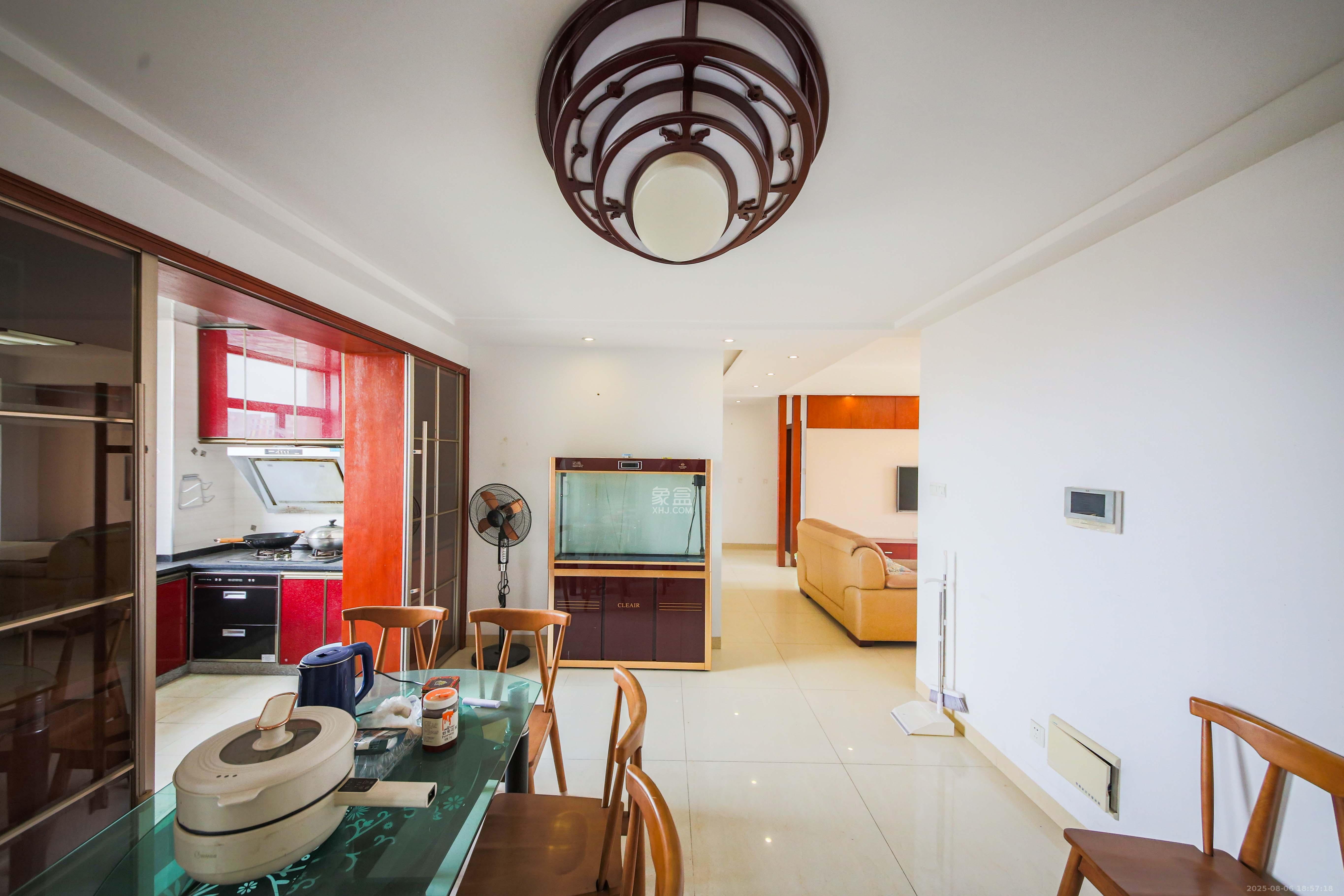 青园 3室2厅2卫 140.0万 青园 3室2厅2卫 140.0万客厅