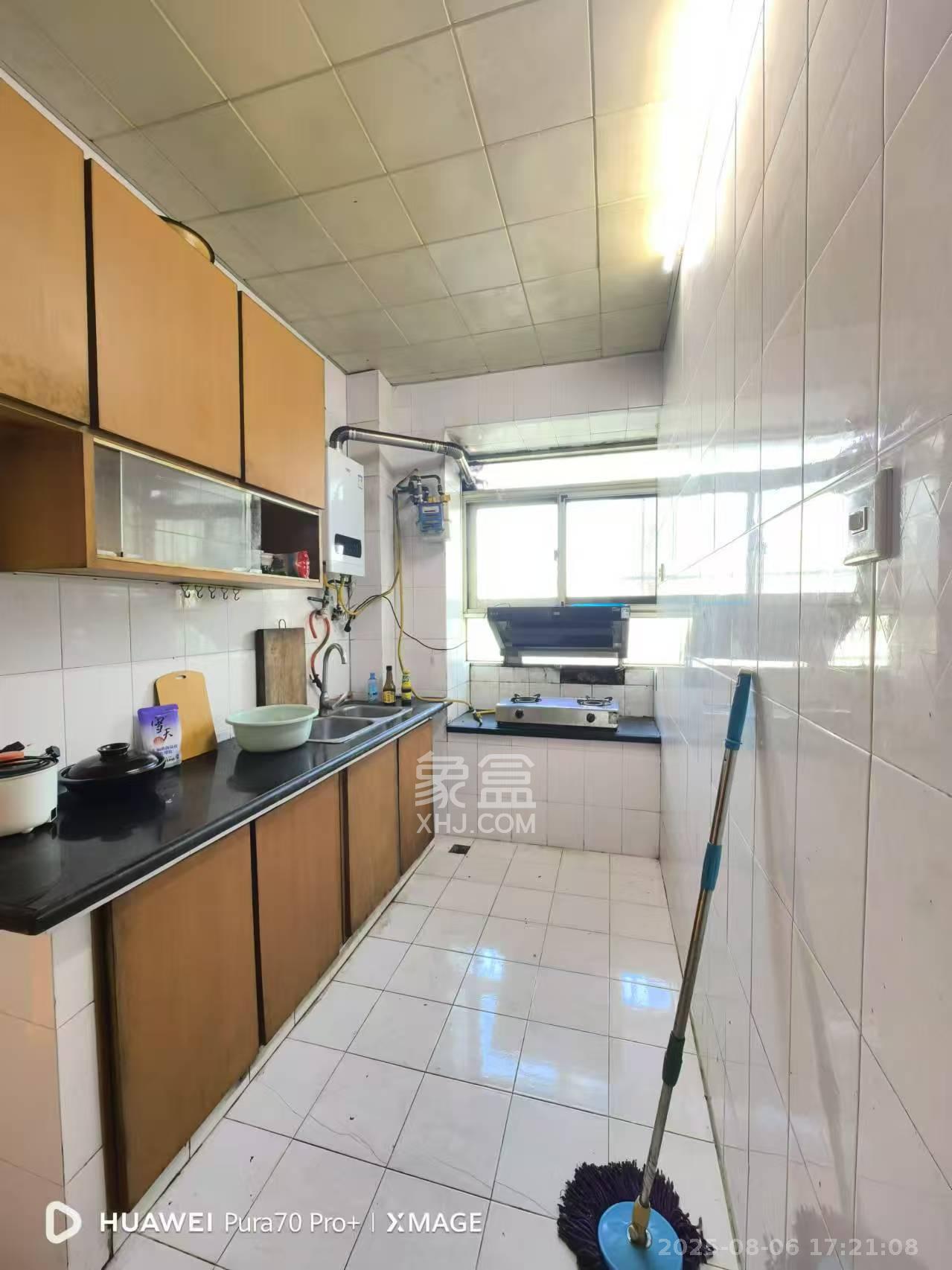 雨花区检察院宿舍  4室2厅2卫    2100.0元/月 雨花区检察院宿舍  4室2厅2卫    2100.0元/月室内图