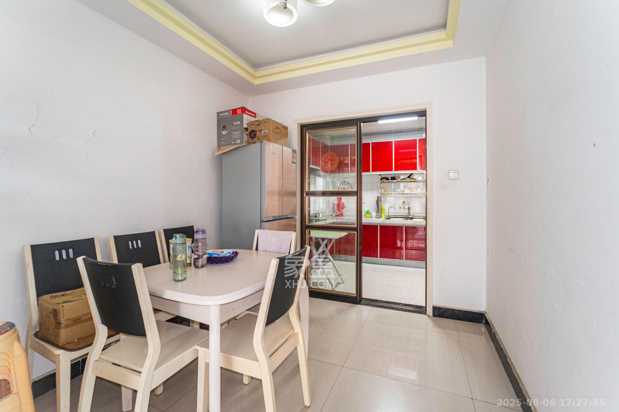 花样年华  4室2厅2卫    90.0万 花样年华  4室2厅2卫    90.0万客厅