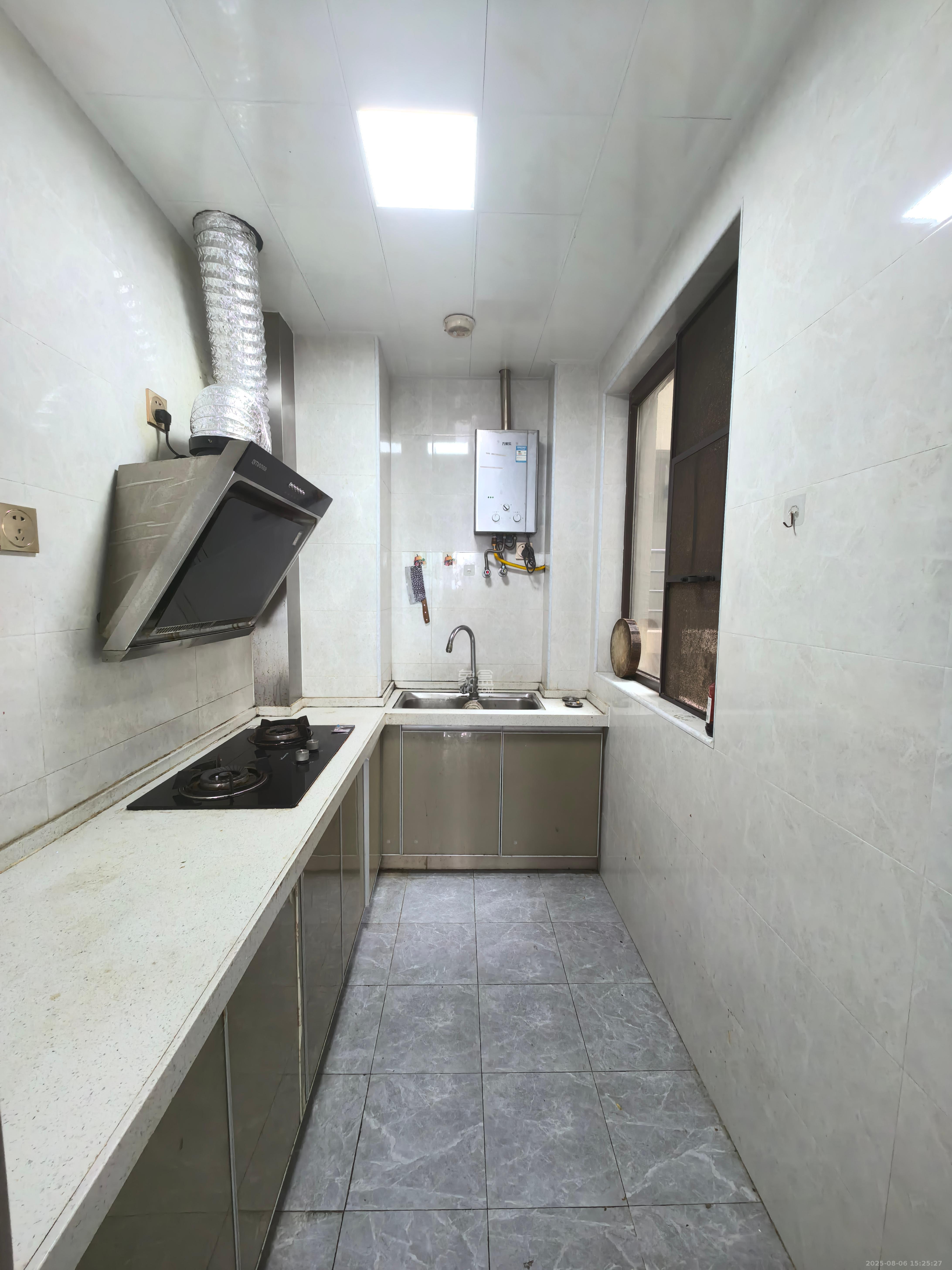 华润置地广场二期 3室2厅2卫 2100.0元/月 华润置地广场二期 3室2厅2卫 2100.0元/月室内图