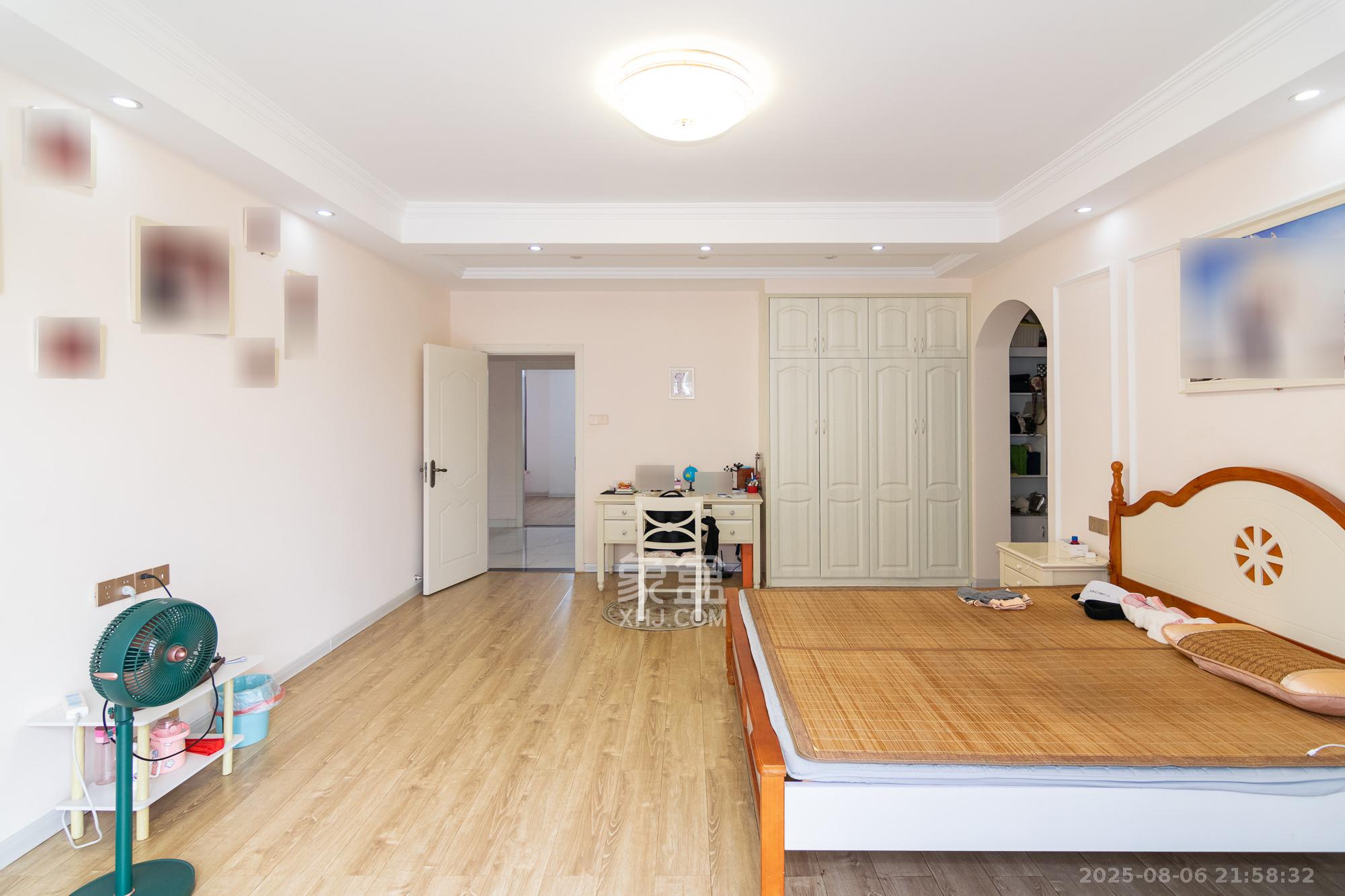 普瑞斯堡 6室2厅3卫 200.0万 普瑞斯堡 6室2厅3卫 200.0万卧室