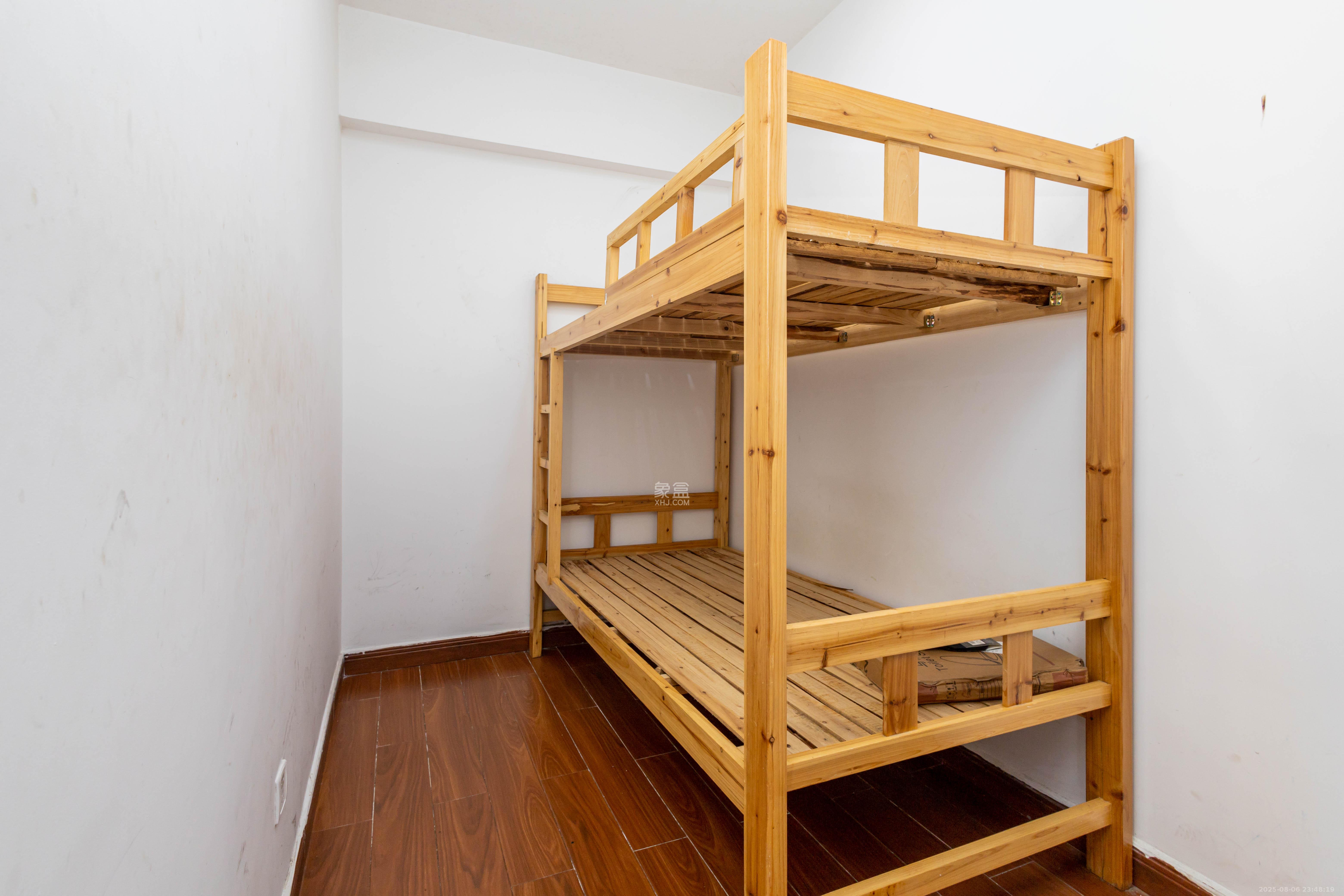 康桥长郡  4室2厅2卫    96.0万卧室