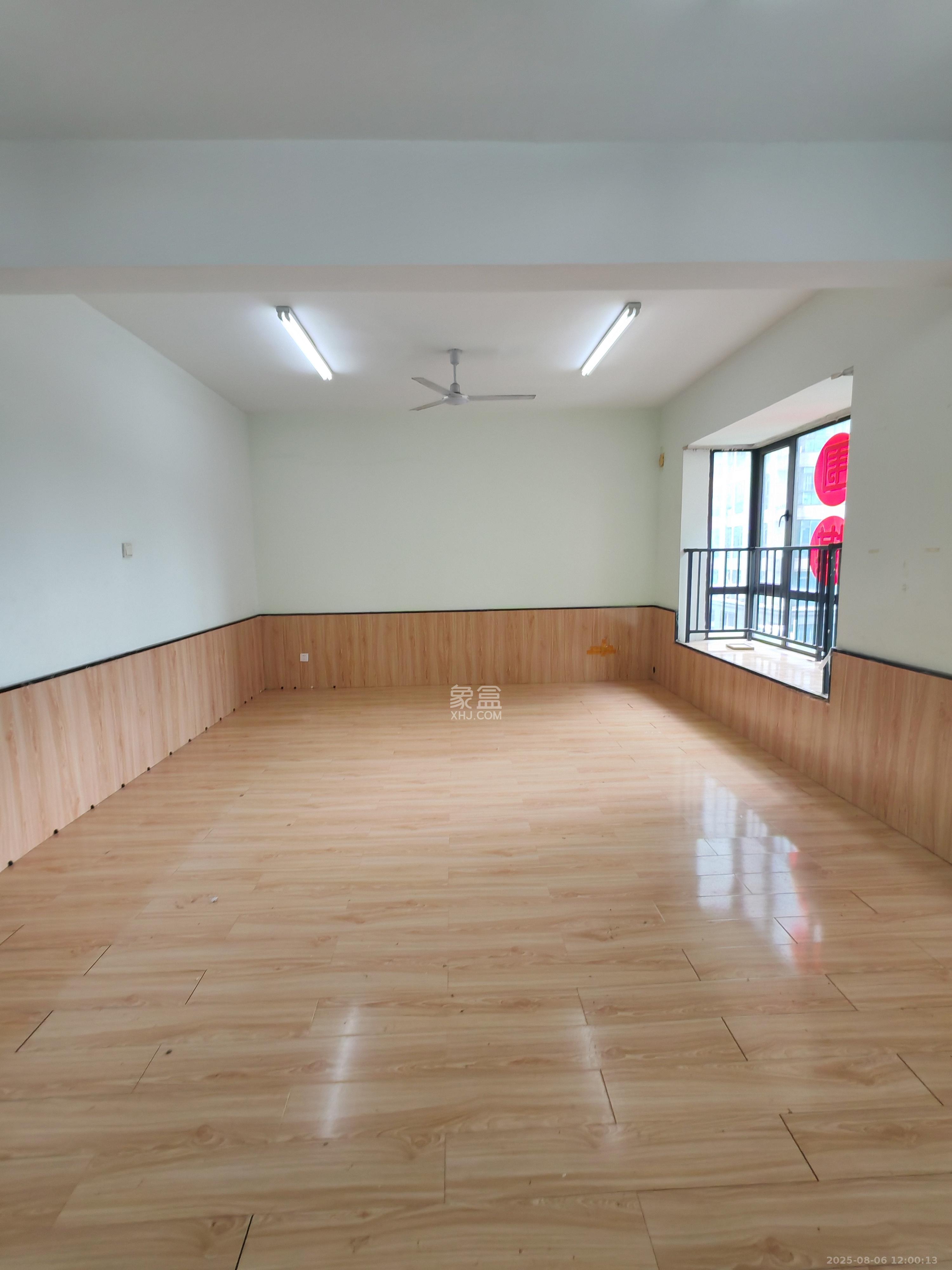 南枫时光 4室2厅2卫 3500.0元/月 南枫时光 4室2厅2卫 3500.0元/月室内图