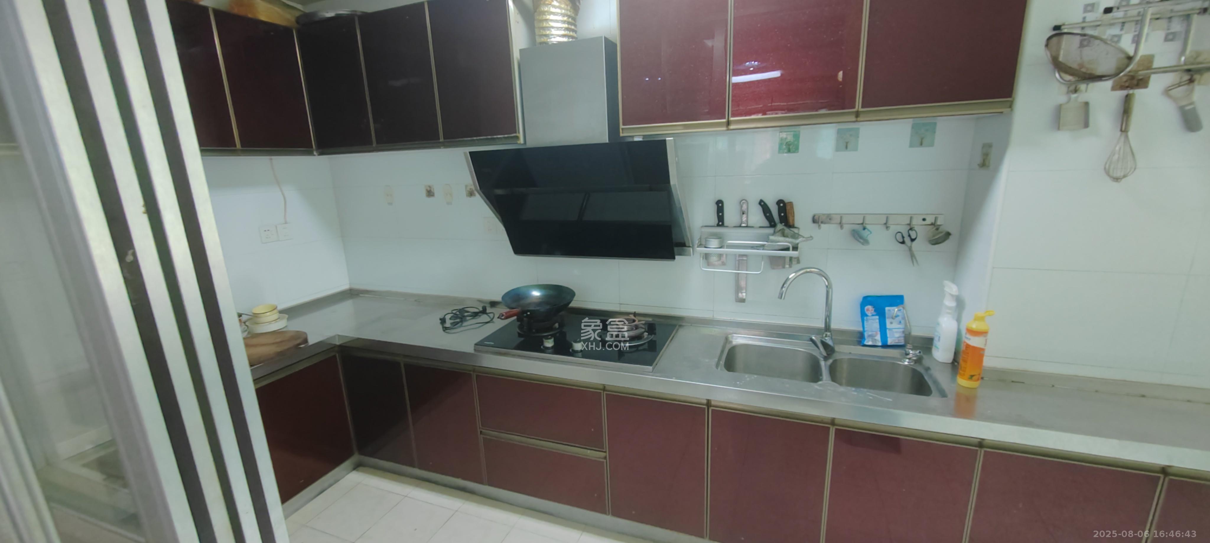 青青家园  3室2厅2卫    1600.0元/月室内图