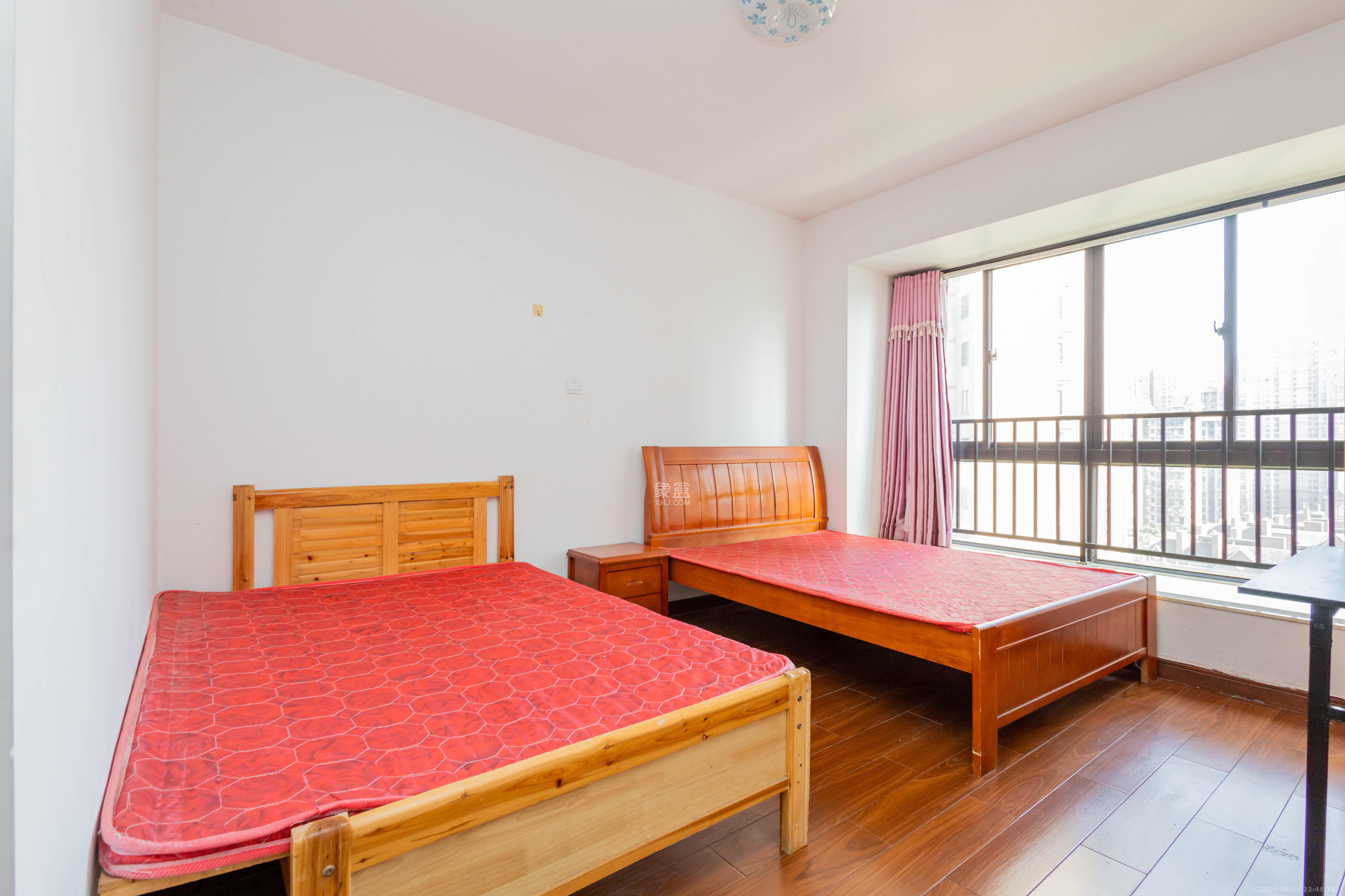 康桥长郡  4室2厅2卫    96.0万卧室