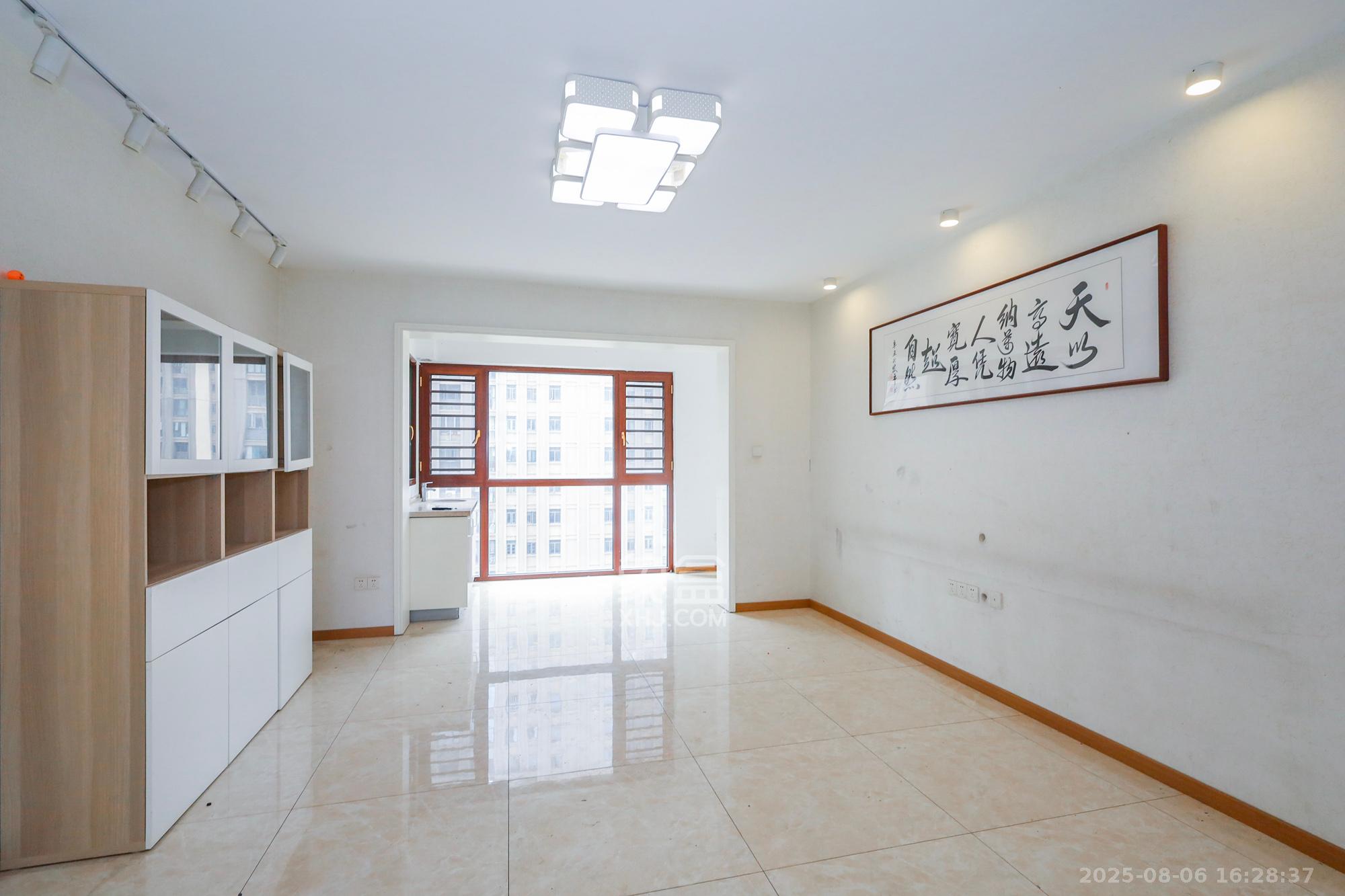 八方小区B区  4室2厅2卫    550.0万 八方小区B区  4室2厅2卫    550.0万