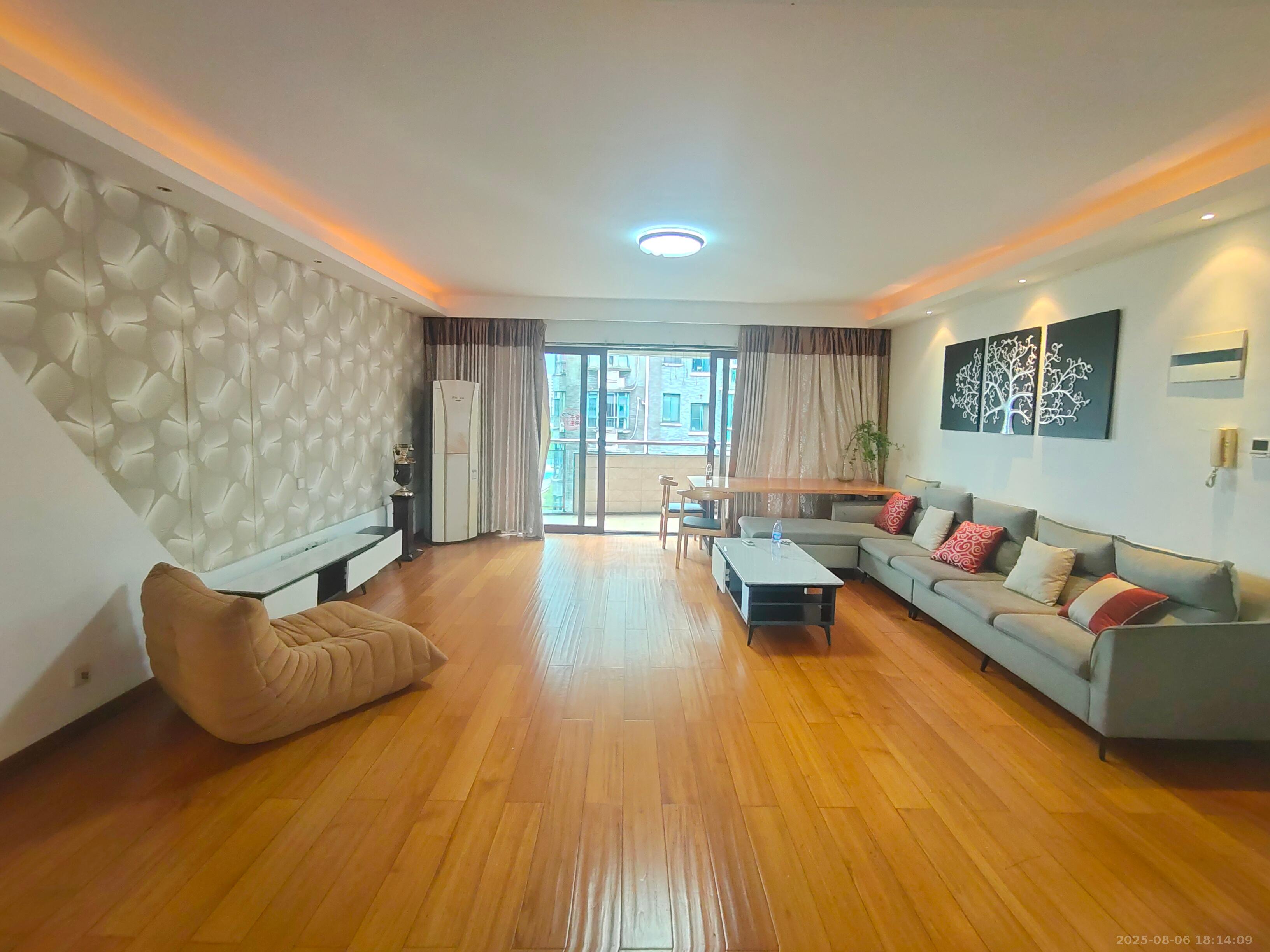 海创明珠花园 4室2厅2卫 3200.0元/月 海创明珠花园 4室2厅2卫 3200.0元/月室内图