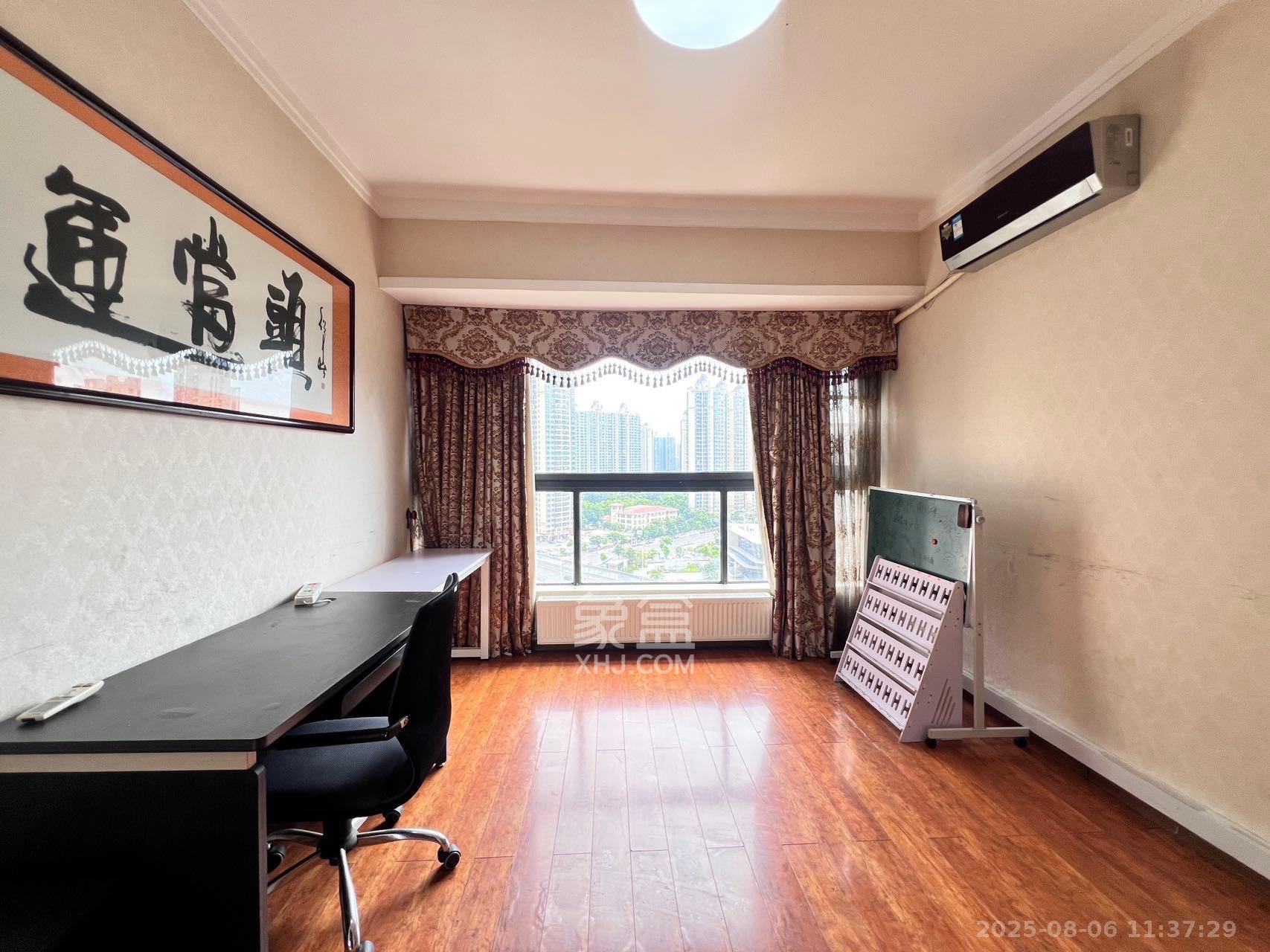 藏珑湖上国际花园 4室2厅2卫 4000.0元/月 藏珑湖上国际花园 4室2厅2卫 4000.0元/月室内图