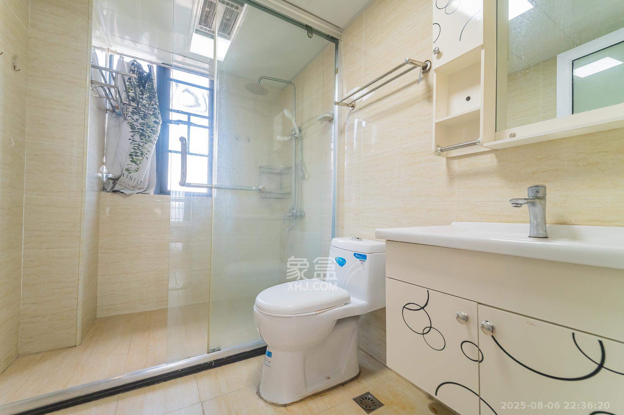 深业睿城 3室2厅2卫 92.0万 深业睿城 3室2厅2卫 92.0万卫生间