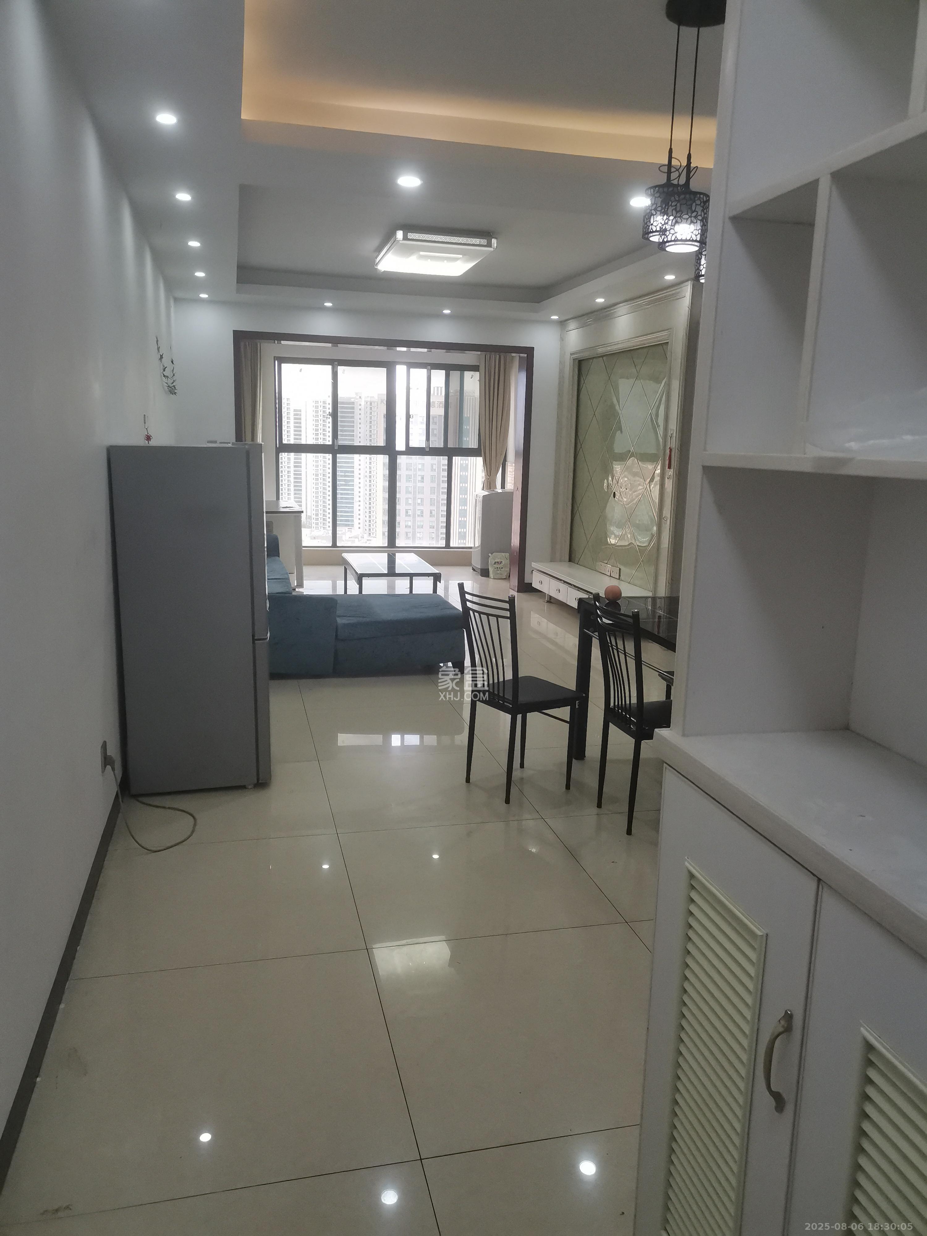 富春山 3室2厅2卫 2400.0元/月 富春山 3室2厅2卫 2400.0元/月室内图