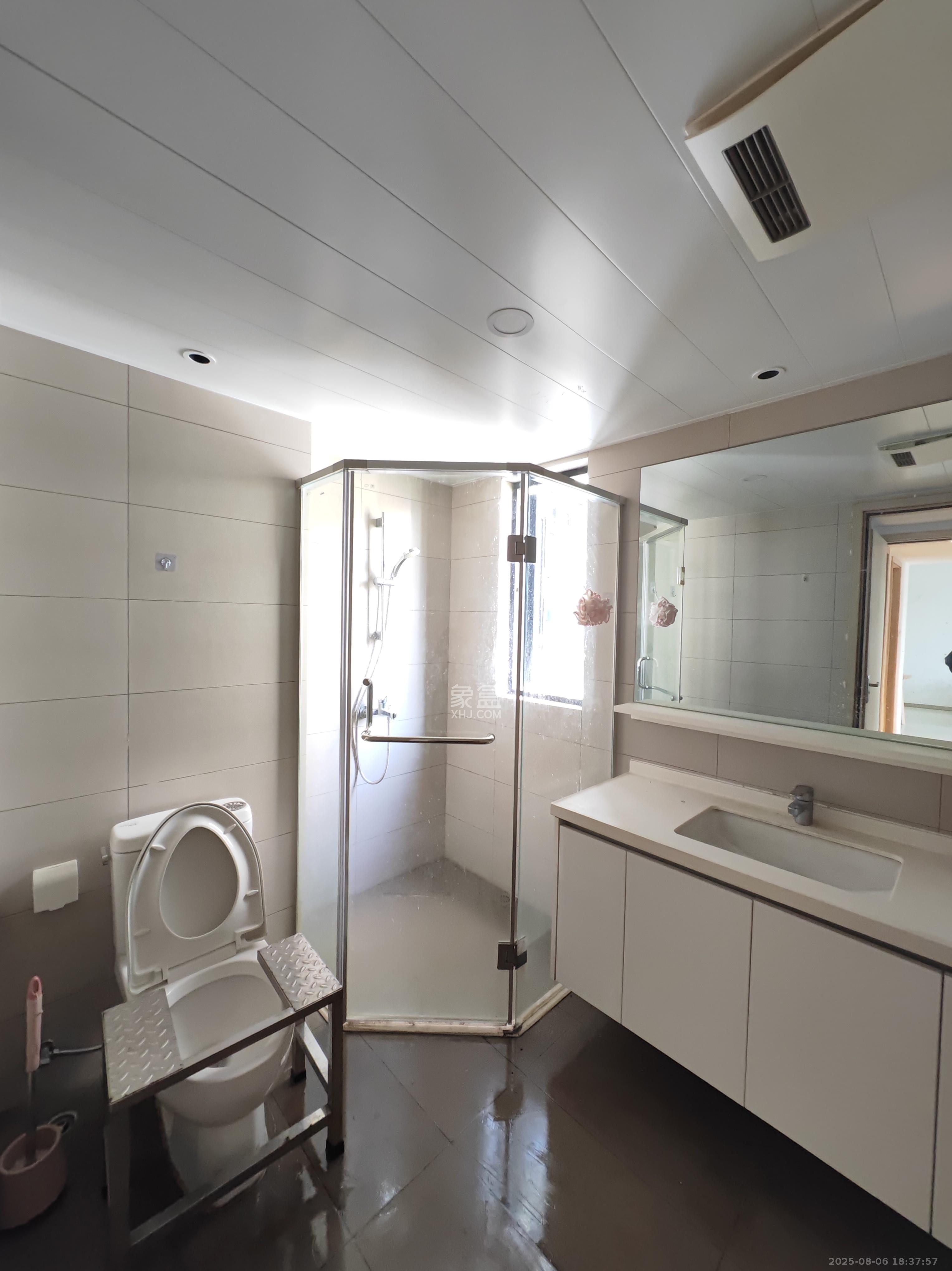 时代年华 3室2厅2卫 1900.0元/月 时代年华 3室2厅2卫 1900.0元/月室内图