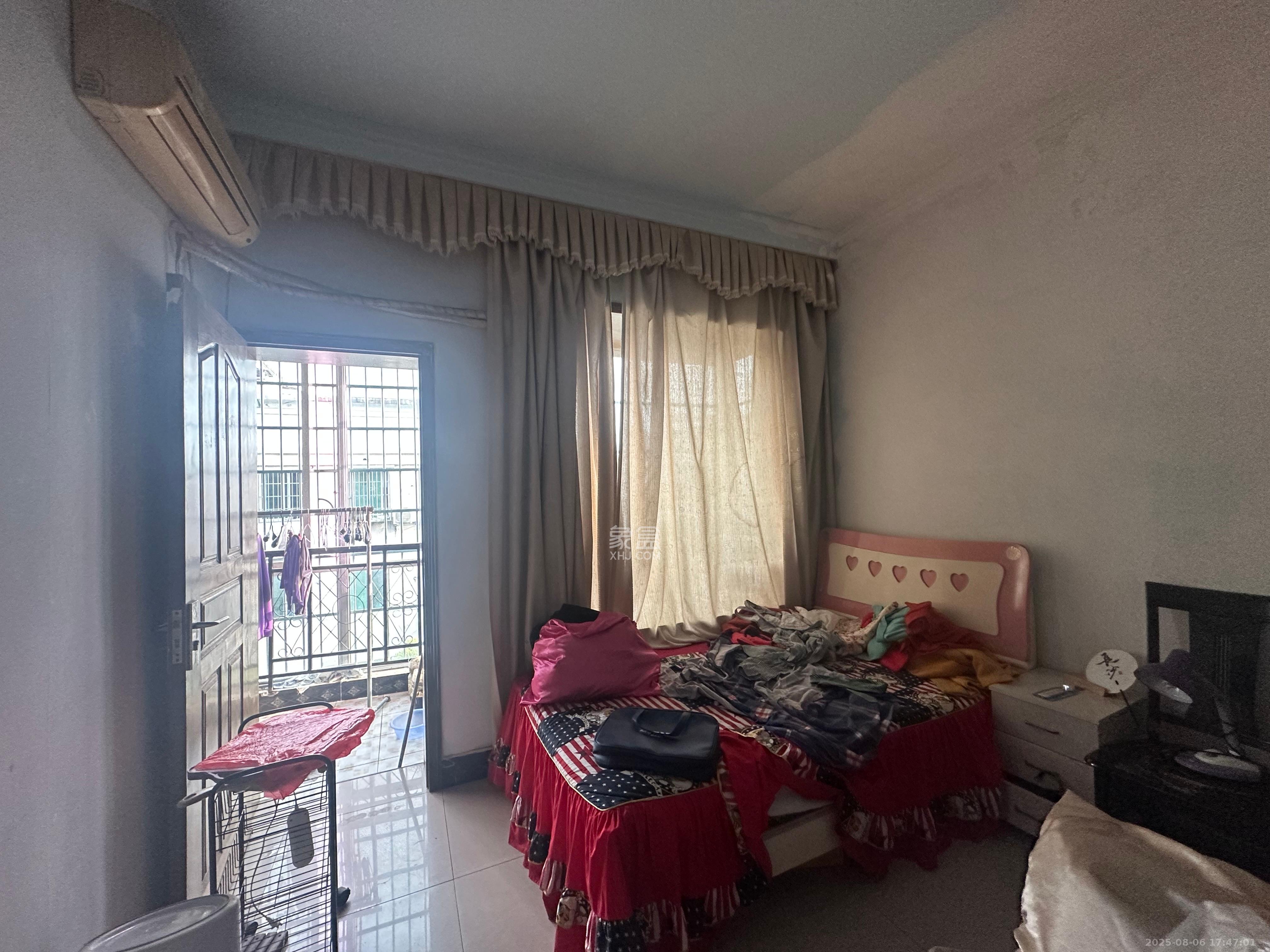 中南汽车世界  3室2厅2卫    1200.0元/月室内图