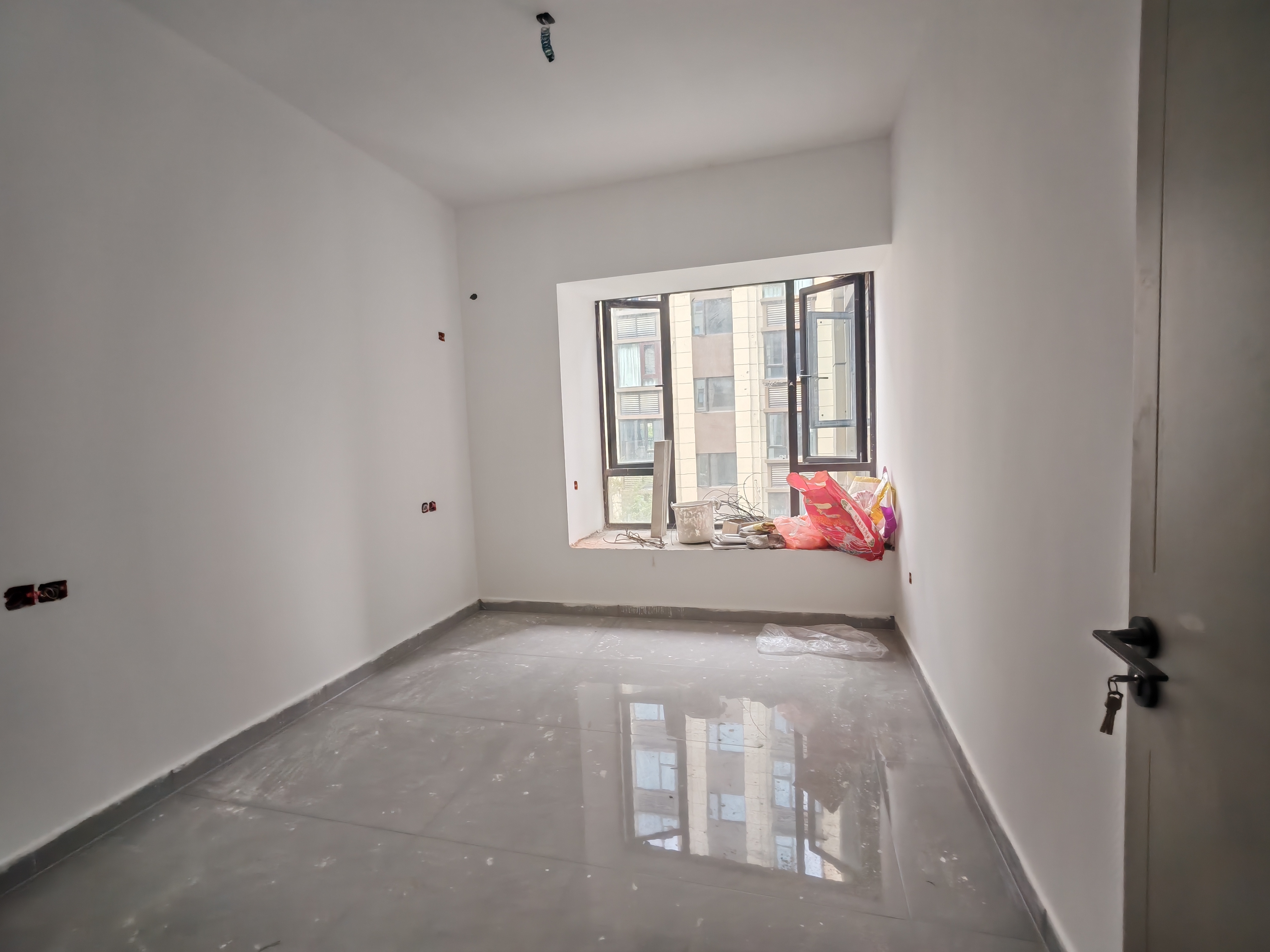 荣盛华府 4室2厅2卫 2800.0元/月 荣盛华府 4室2厅2卫 2800.0元/月室内图