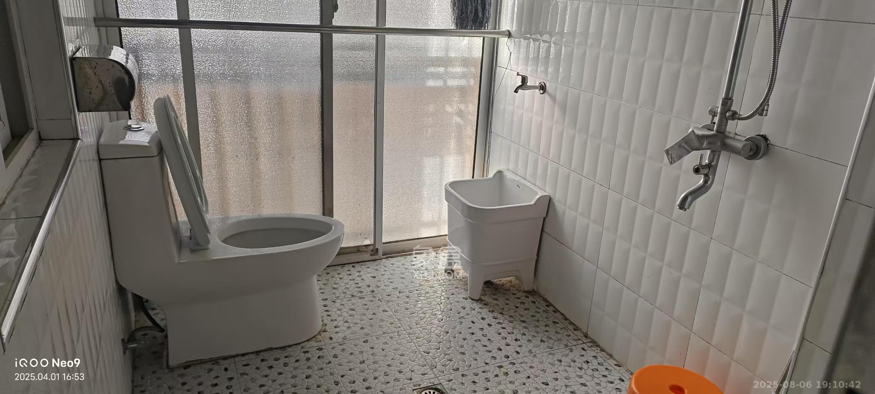 弘欣公寓 4室2厅1卫 2400.0元/月 弘欣公寓 4室2厅1卫 2400.0元/月室内图