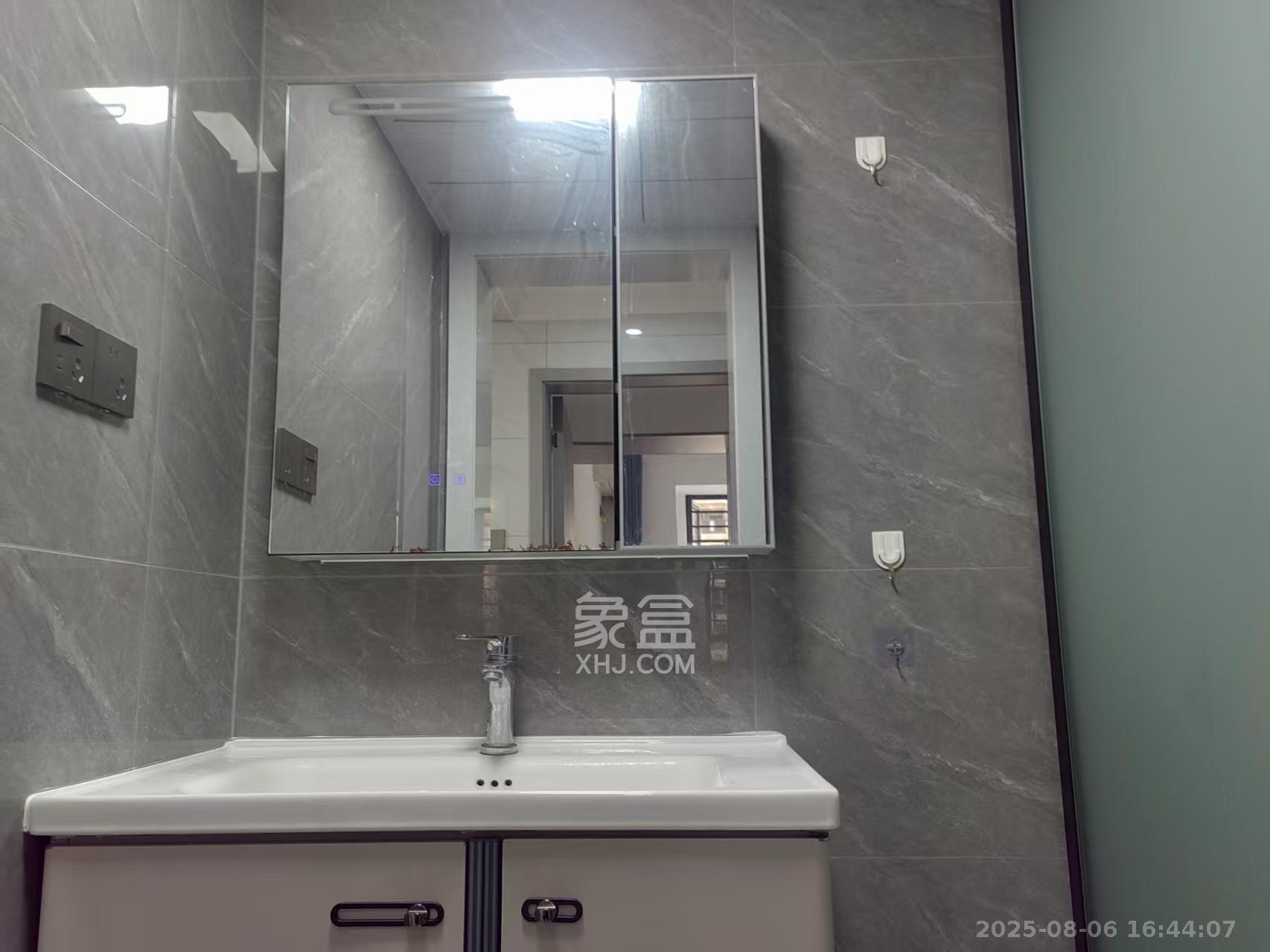 真人桥家园二期  2室2厅1卫    1800.0元/月室内图