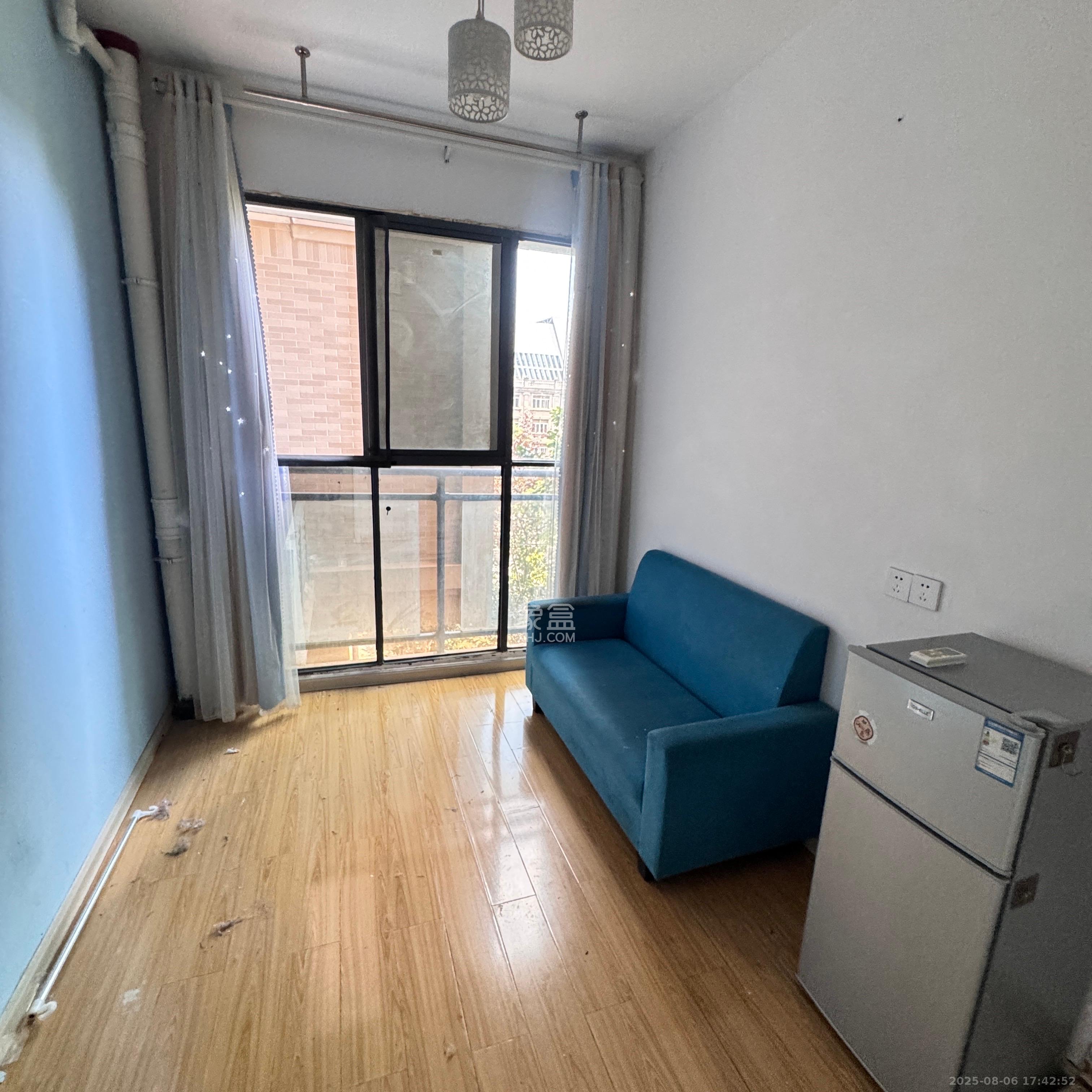 中南红领邦(红星嘉和苑) 1室1厅1卫 900.0元/月 中南红领邦(红星嘉和苑) 1室1厅1卫 900.0元/月室内图