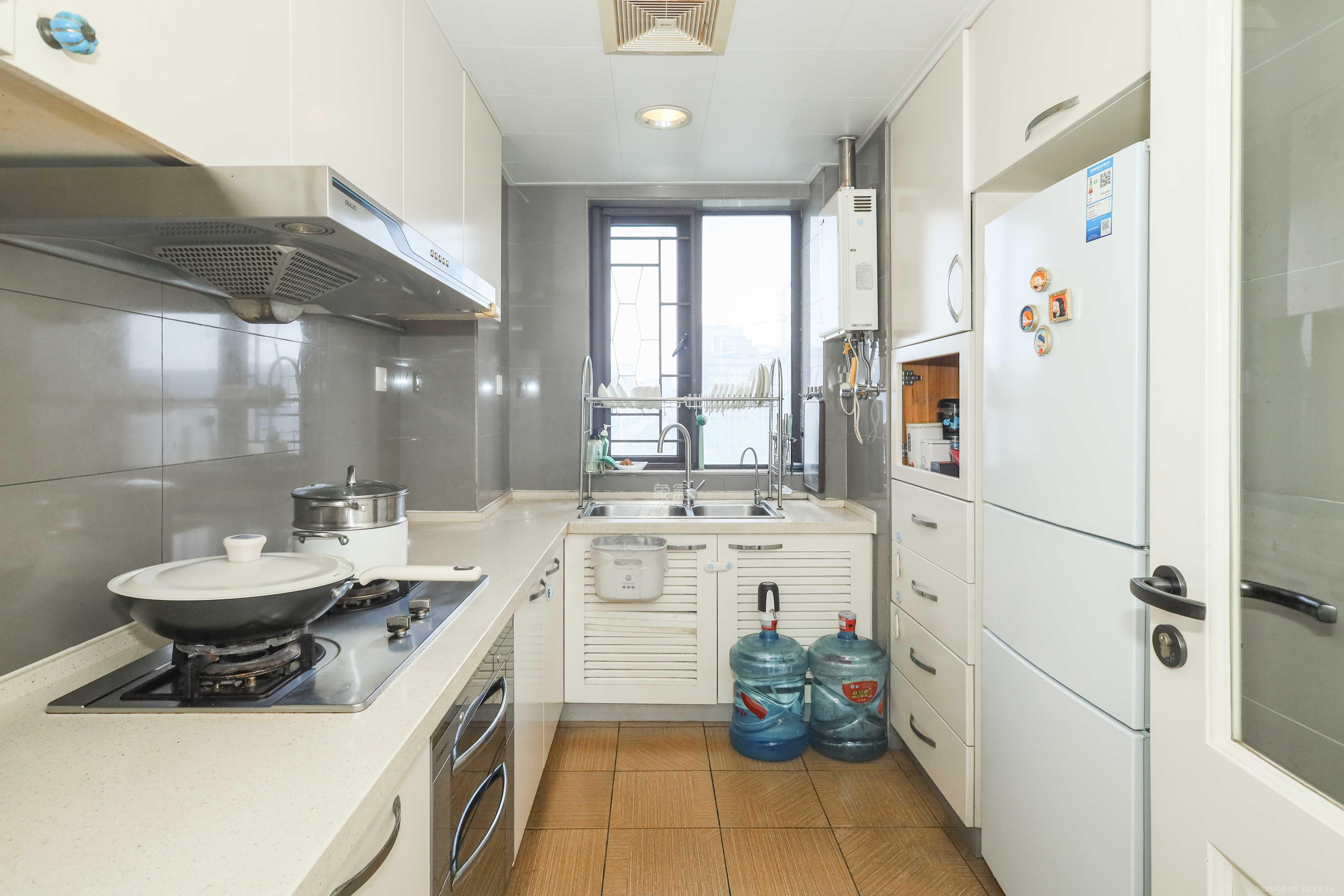 保利麓谷林语E区 3室2厅1卫 100.0万 保利麓谷林语E区 3室2厅1卫 100.0万厨房