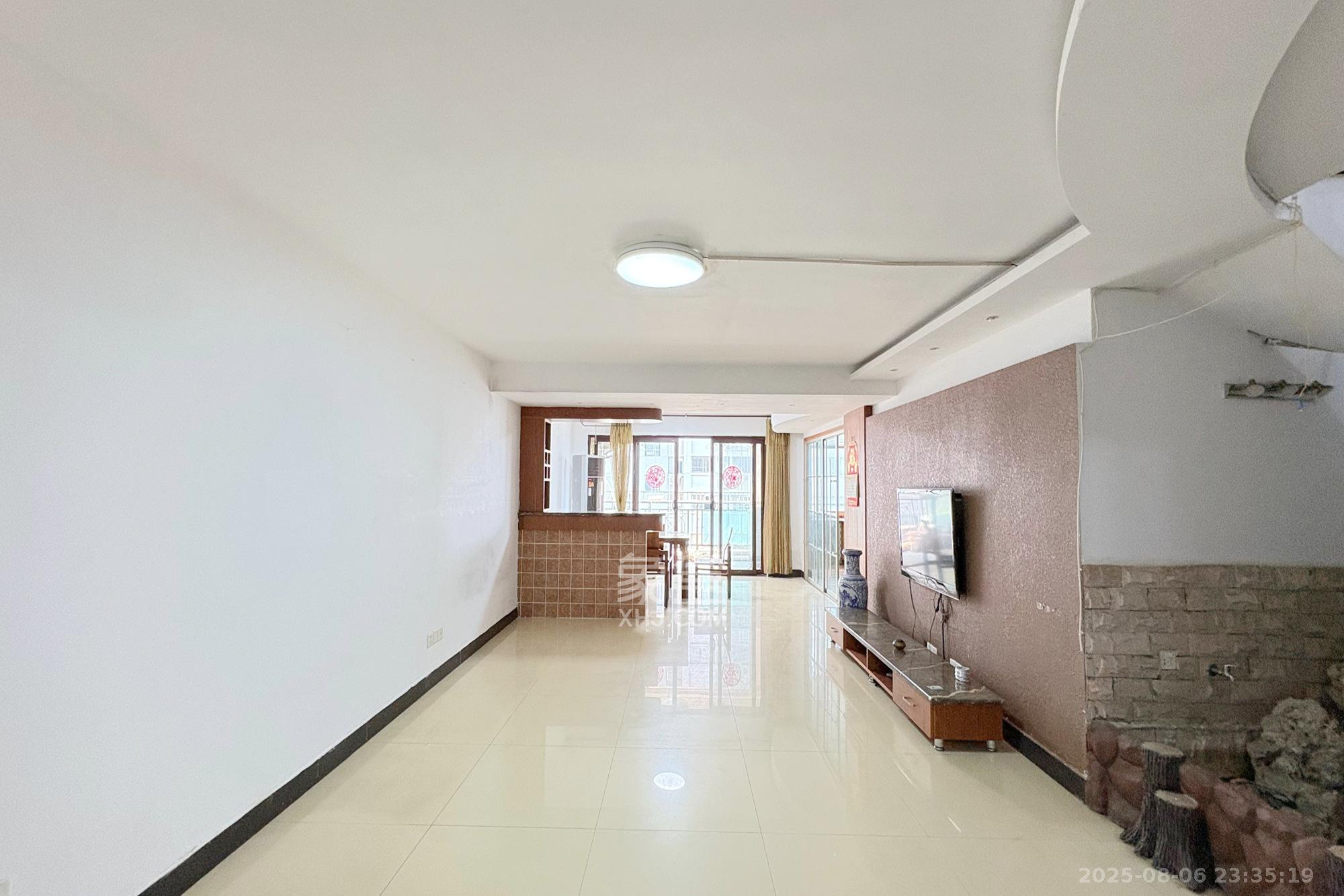 香格里嘉园  5室2厅2卫    160.0万 香格里嘉园  5室2厅2卫    160.0万