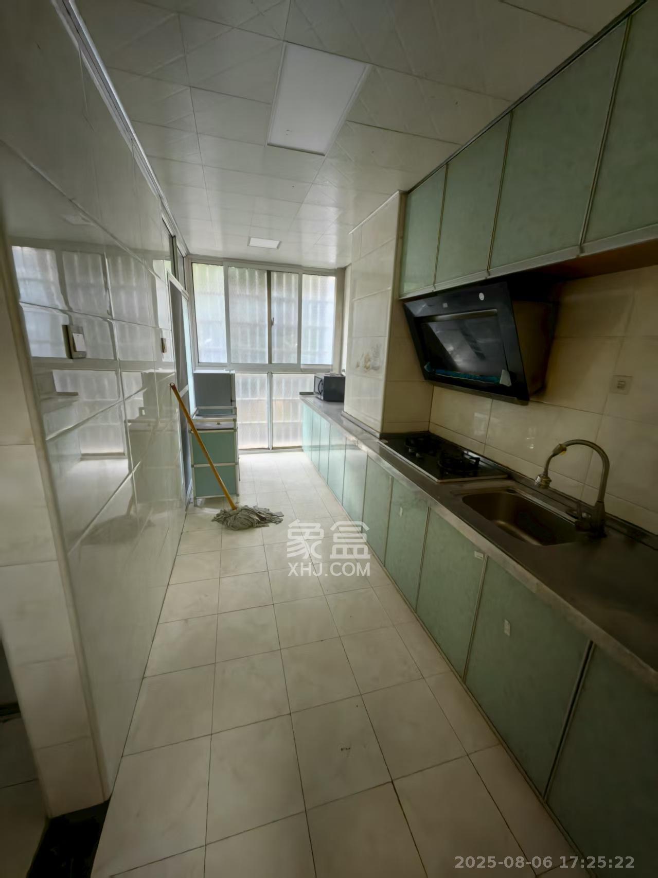 麓谷锦和园 3室2厅1卫 2200.0元/月 麓谷锦和园 3室2厅1卫 2200.0元/月室内图