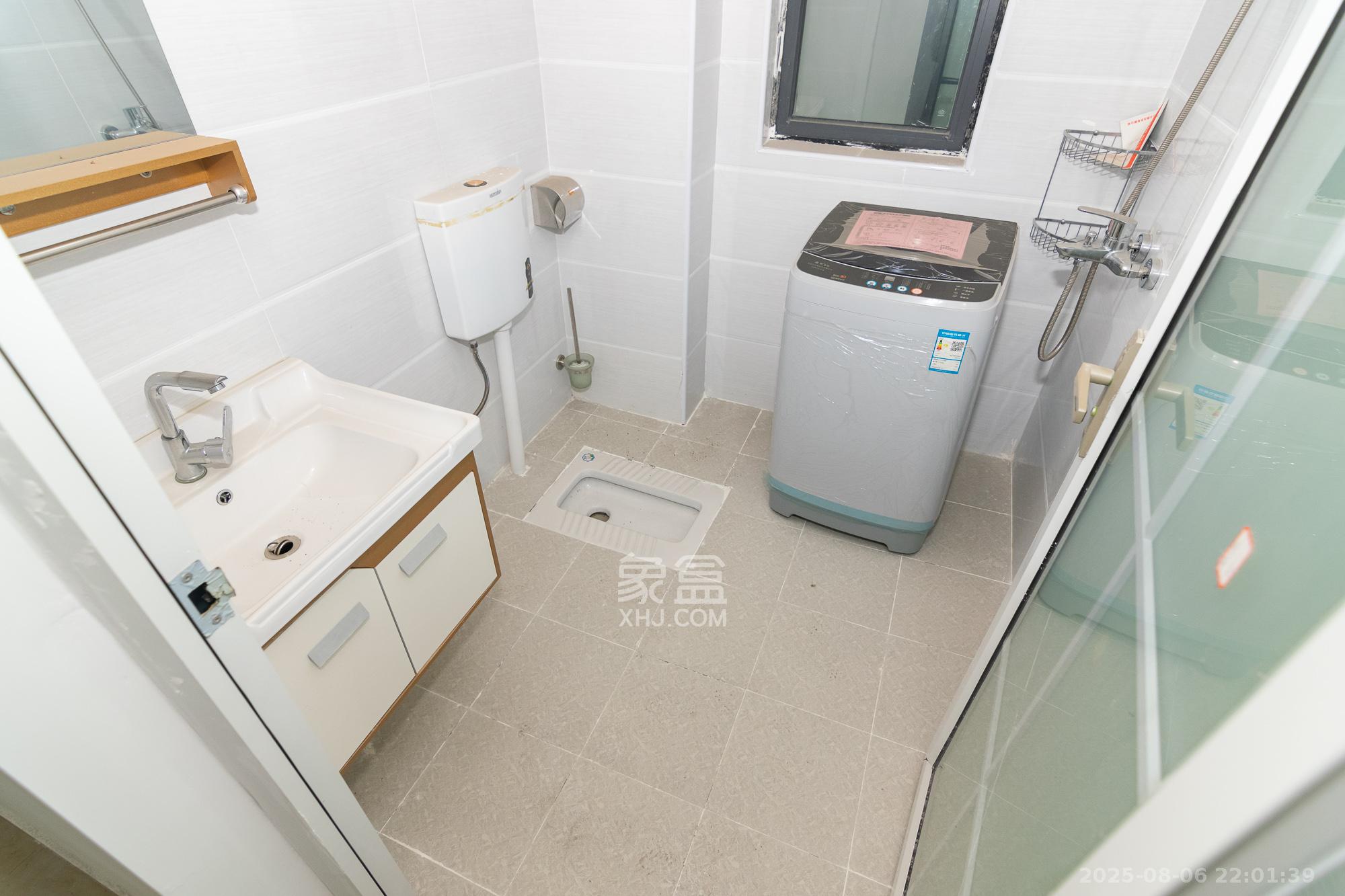 中粮自然天城 4室2厅1卫 108.0万 中粮自然天城 4室2厅1卫 108.0万卫生间