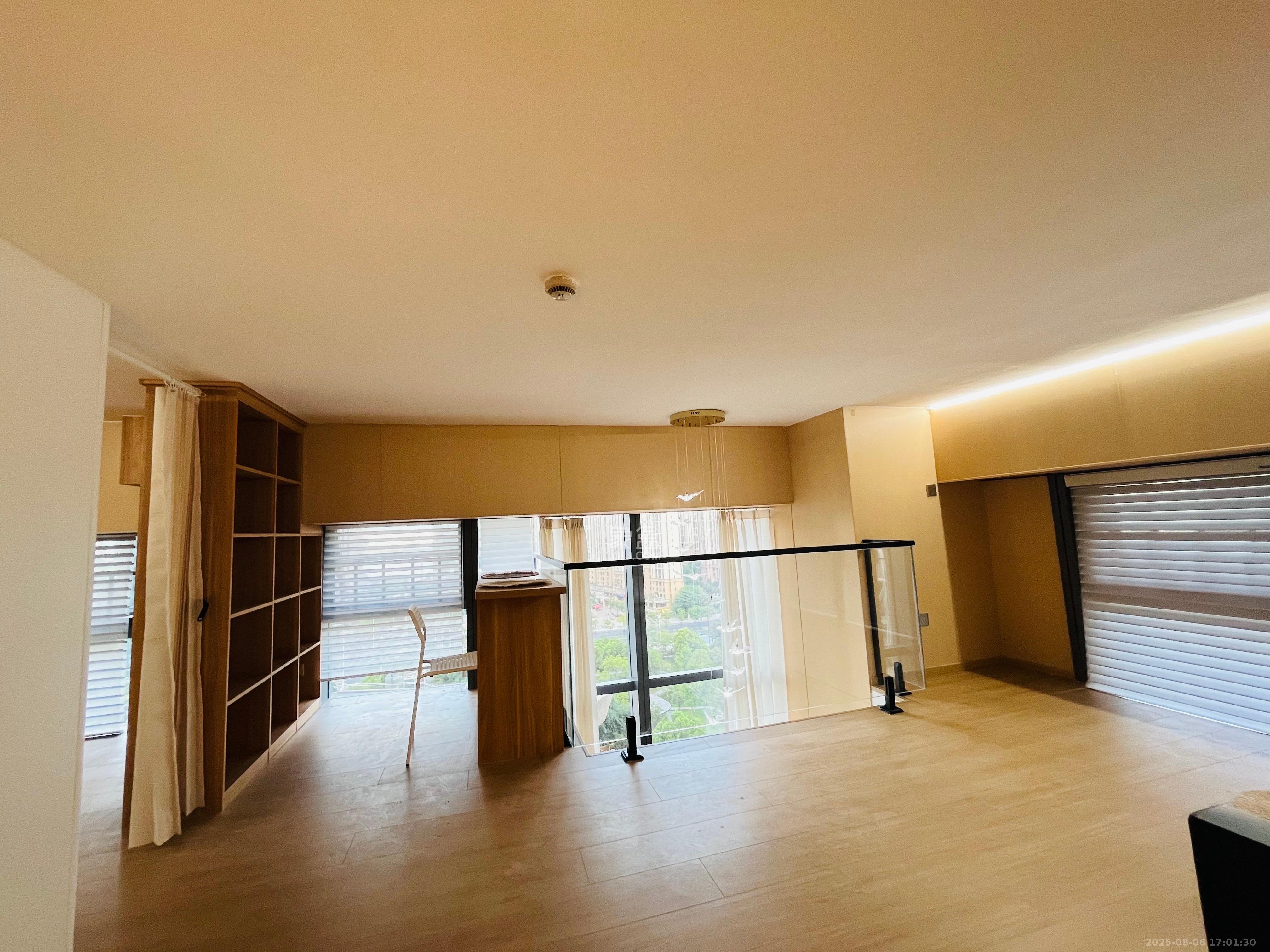 卓越中寰 2室1厅1卫 4000.0元/月 卓越中寰 2室1厅1卫 4000.0元/月室内图