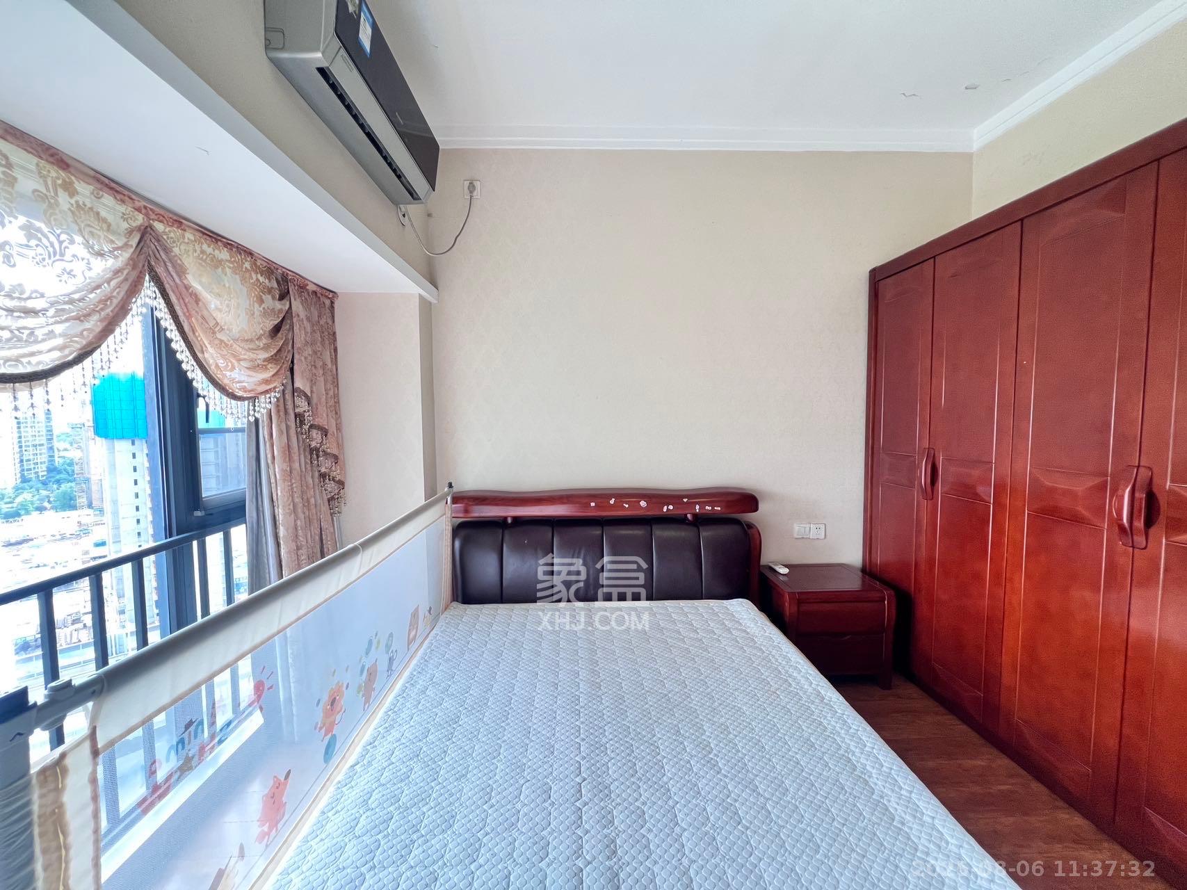 藏珑湖上国际花园 4室2厅2卫 4000.0元/月 藏珑湖上国际花园 4室2厅2卫 4000.0元/月室内图