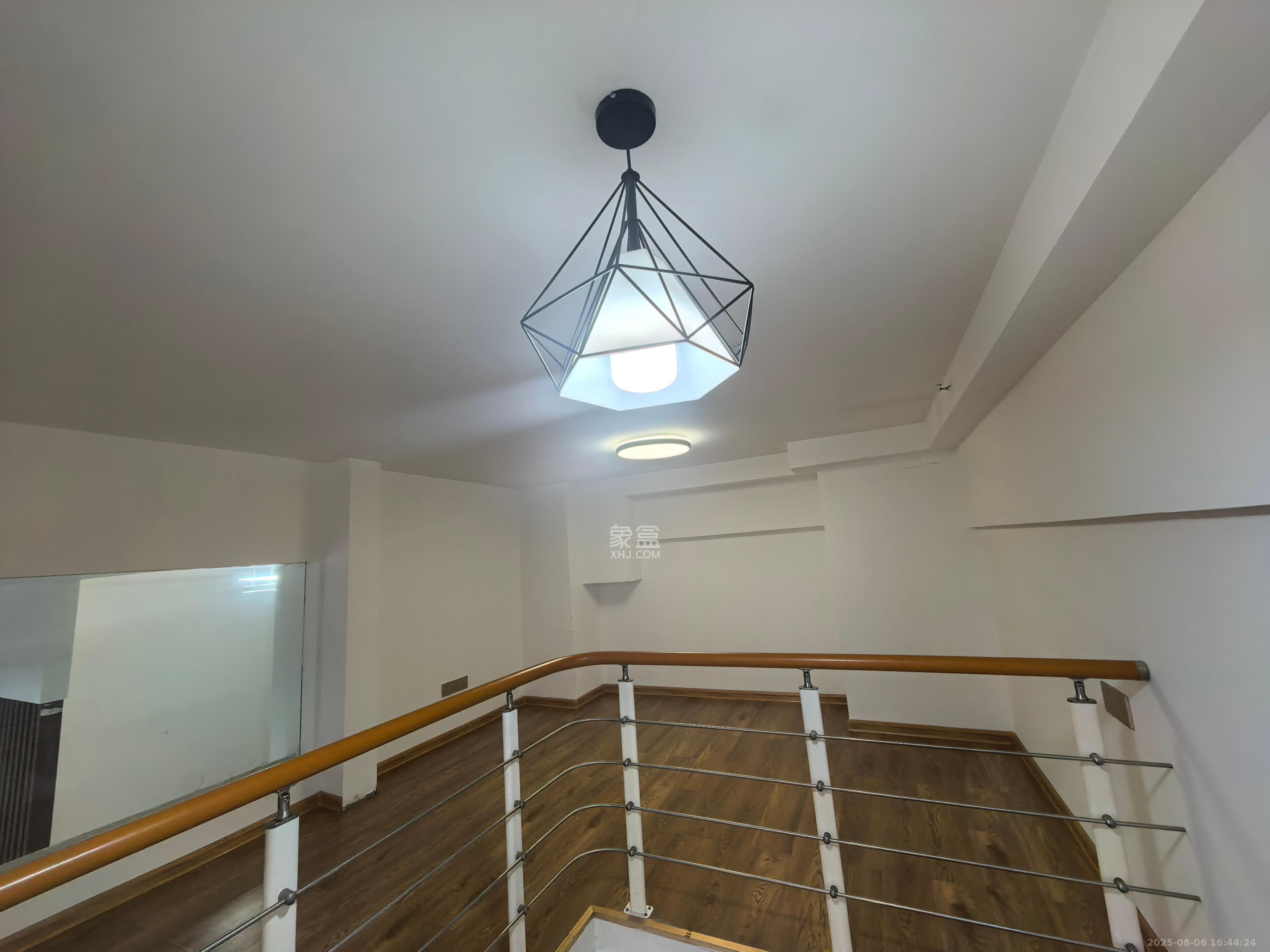 华润置地广场二期 2室2厅1卫 3500.0元/月 华润置地广场二期 2室2厅1卫 3500.0元/月室内图