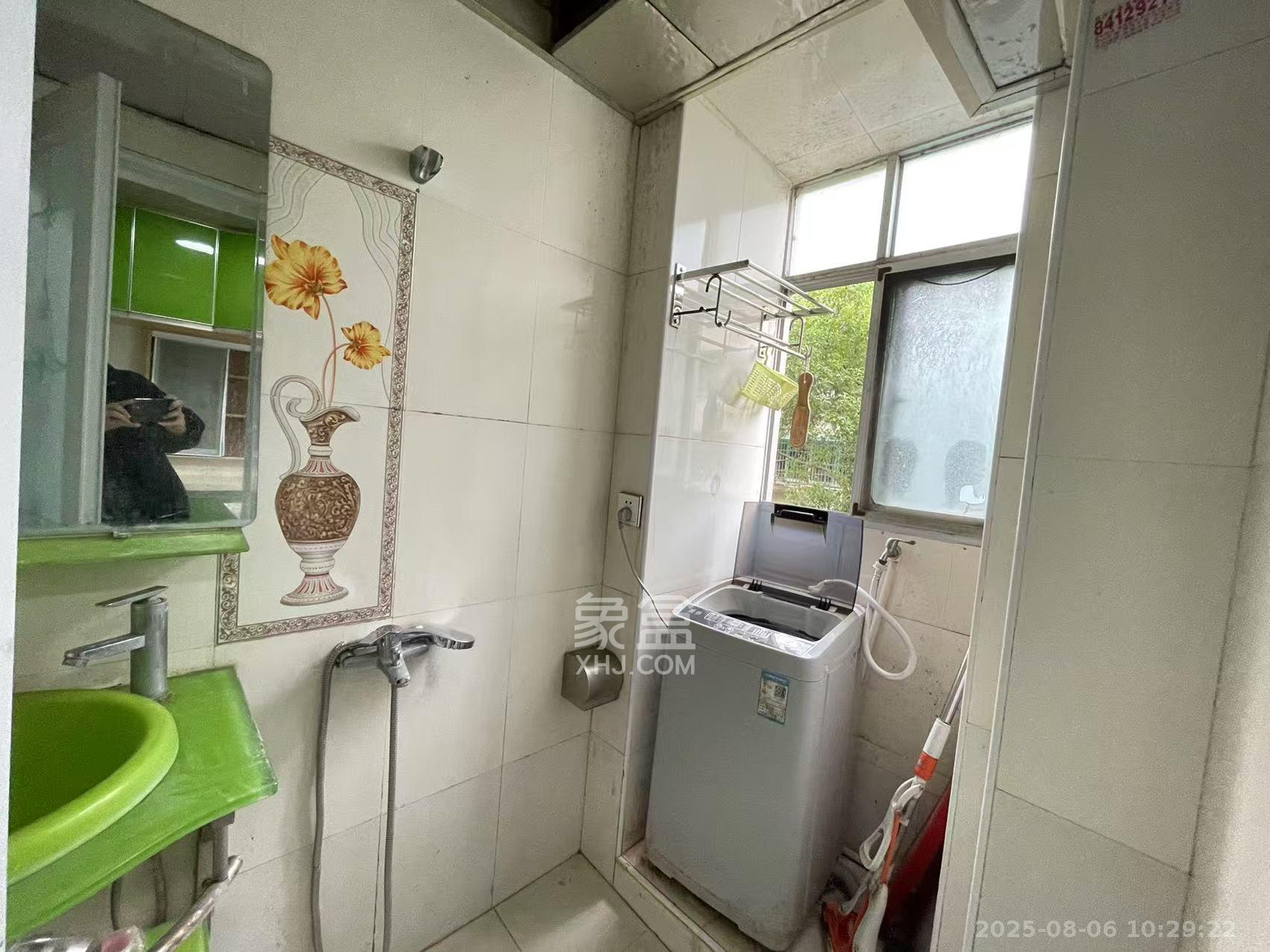 荷花园小区（安置房小区）  2室1厅1卫   1800.00元/月室内图