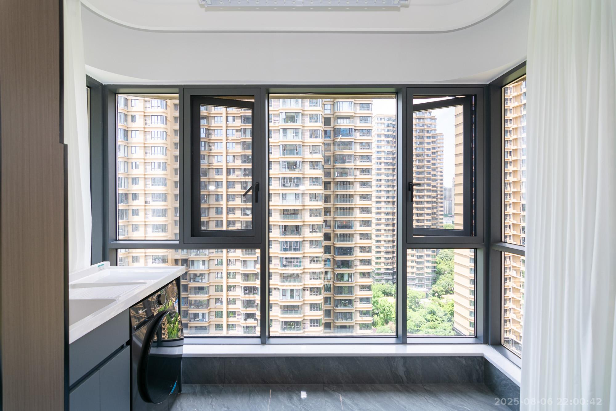 三润城(三润星城) 4室2厅2卫 125.3万 三润城(三润星城) 4室2厅2卫 125.3万阳台