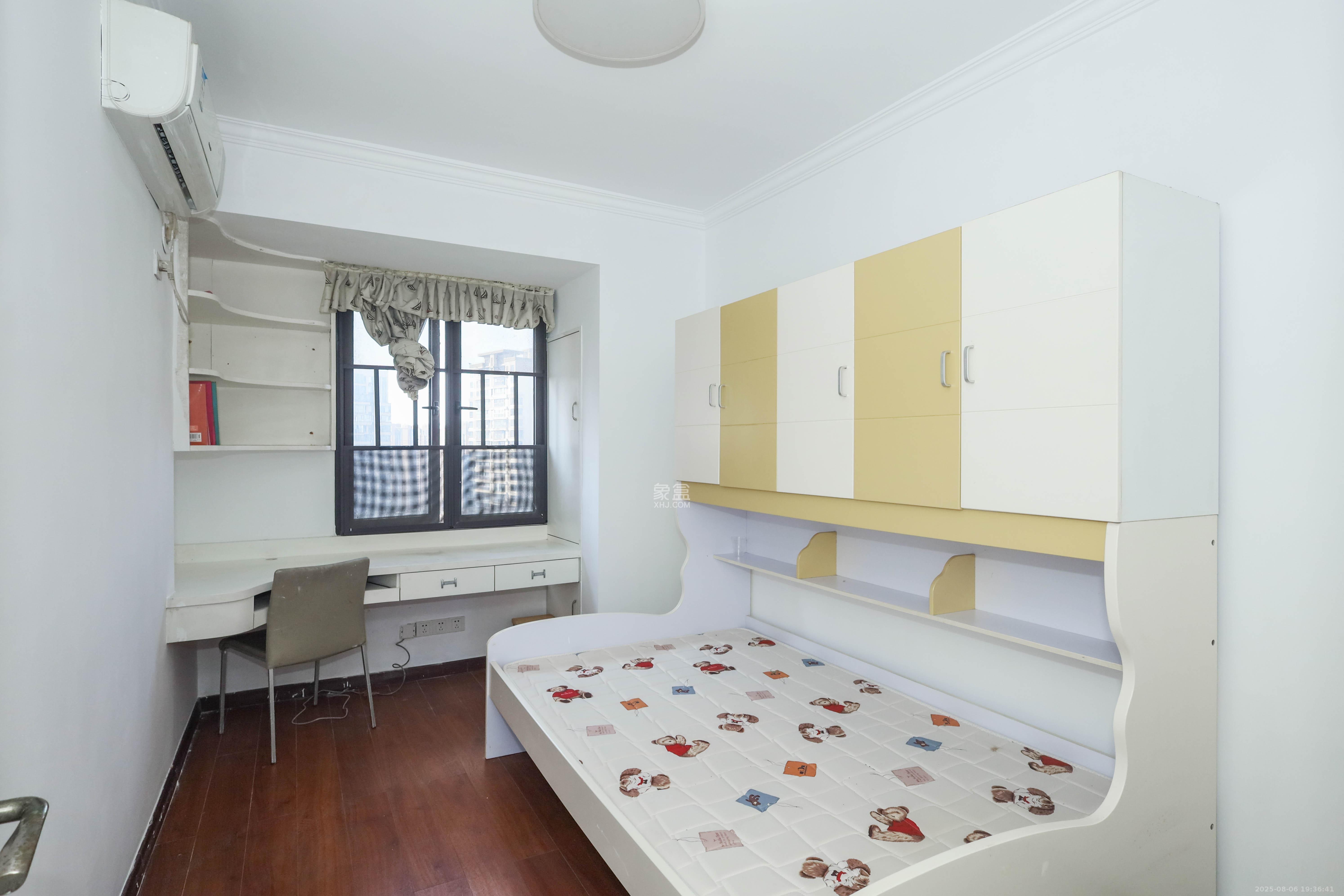 保利麓谷林语F区  3室2厅2卫    106.0万 保利麓谷林语F区  3室2厅2卫    106.0万卧室