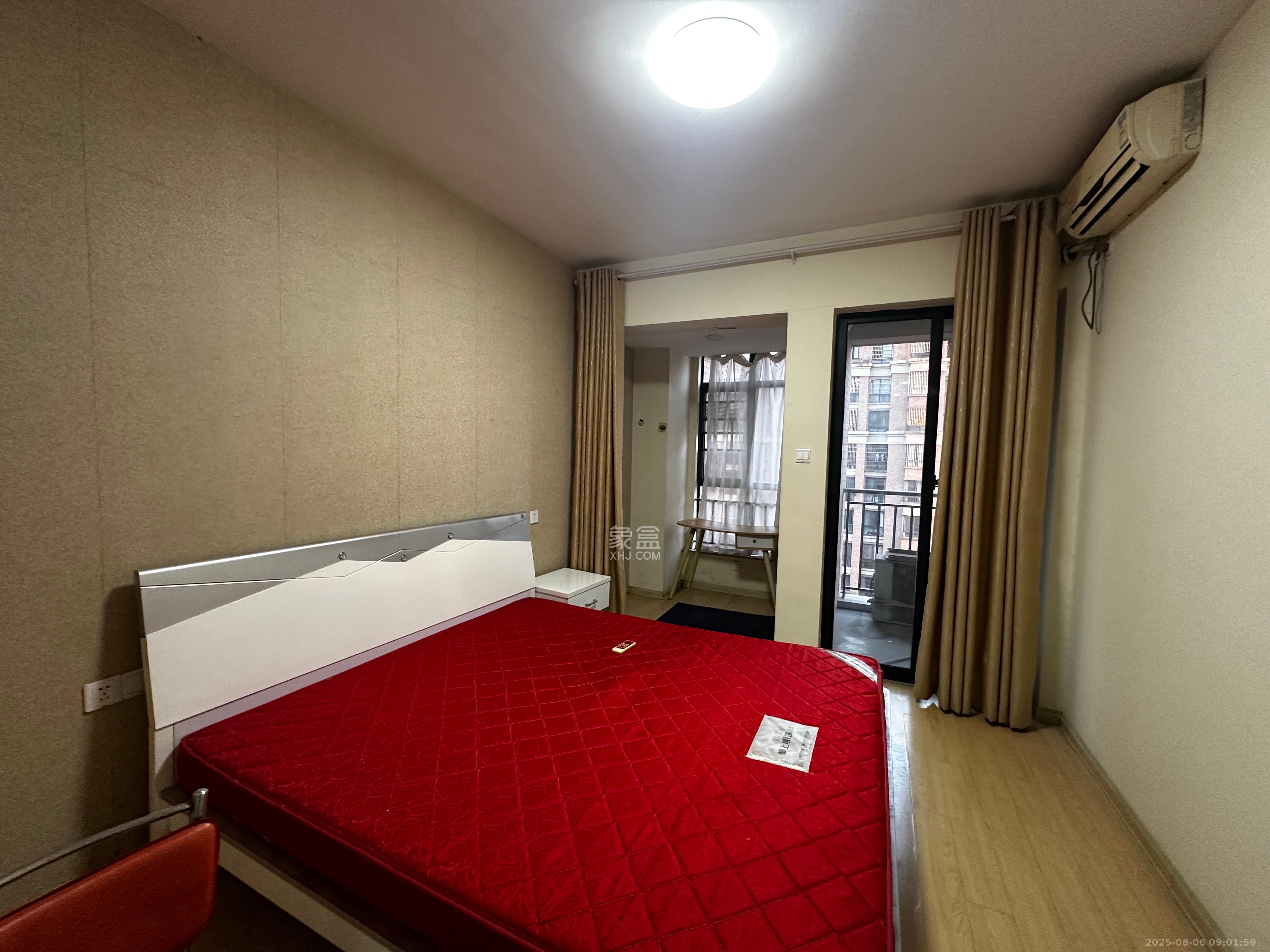 华润凤凰城一期  1室1厅1卫    1380.0元/月室内图